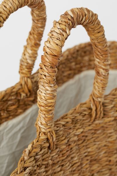 Handmade laundry basket in braided seagrass with two handles at top. Lined. Height 19 3/4 in. Wid... | H&M (US)