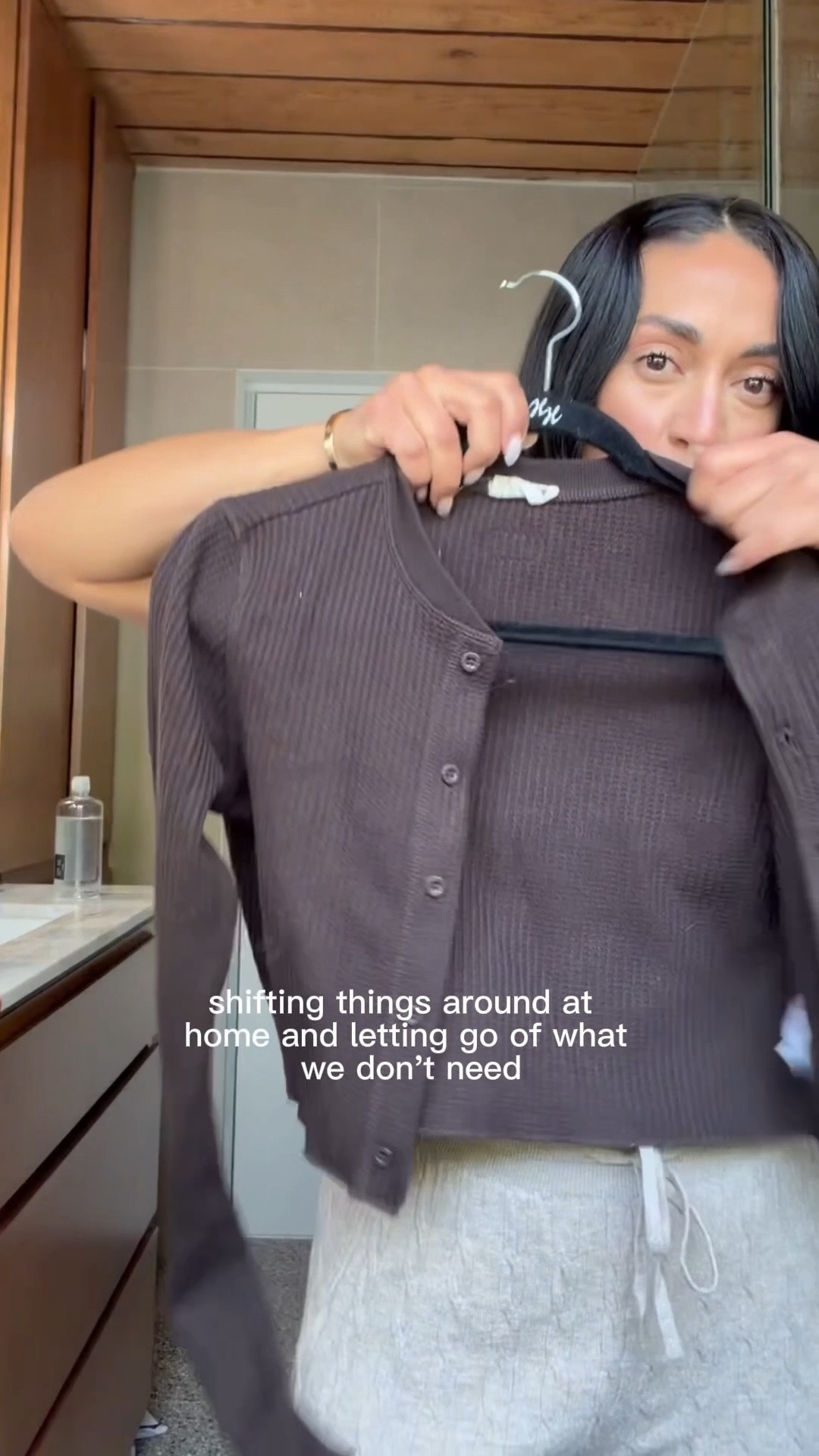 My low-effort reset uniform.
Comfy pants, cozy layers, and easy Amazon finds I keep reaching for during this in-between week. 