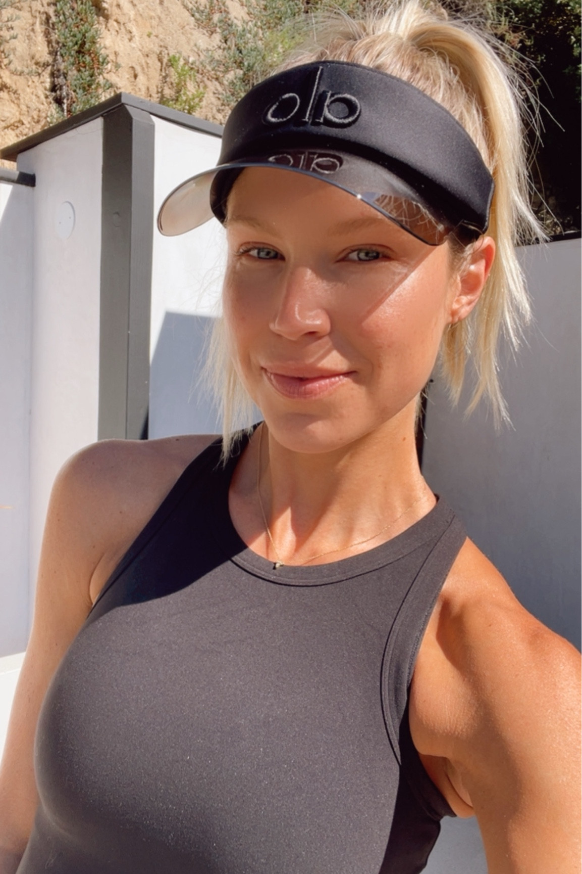 Very into visors rn 🖤 off for a run in this heat 🏃🏼‍♀️🔥

#LTKActive #LTKFitness