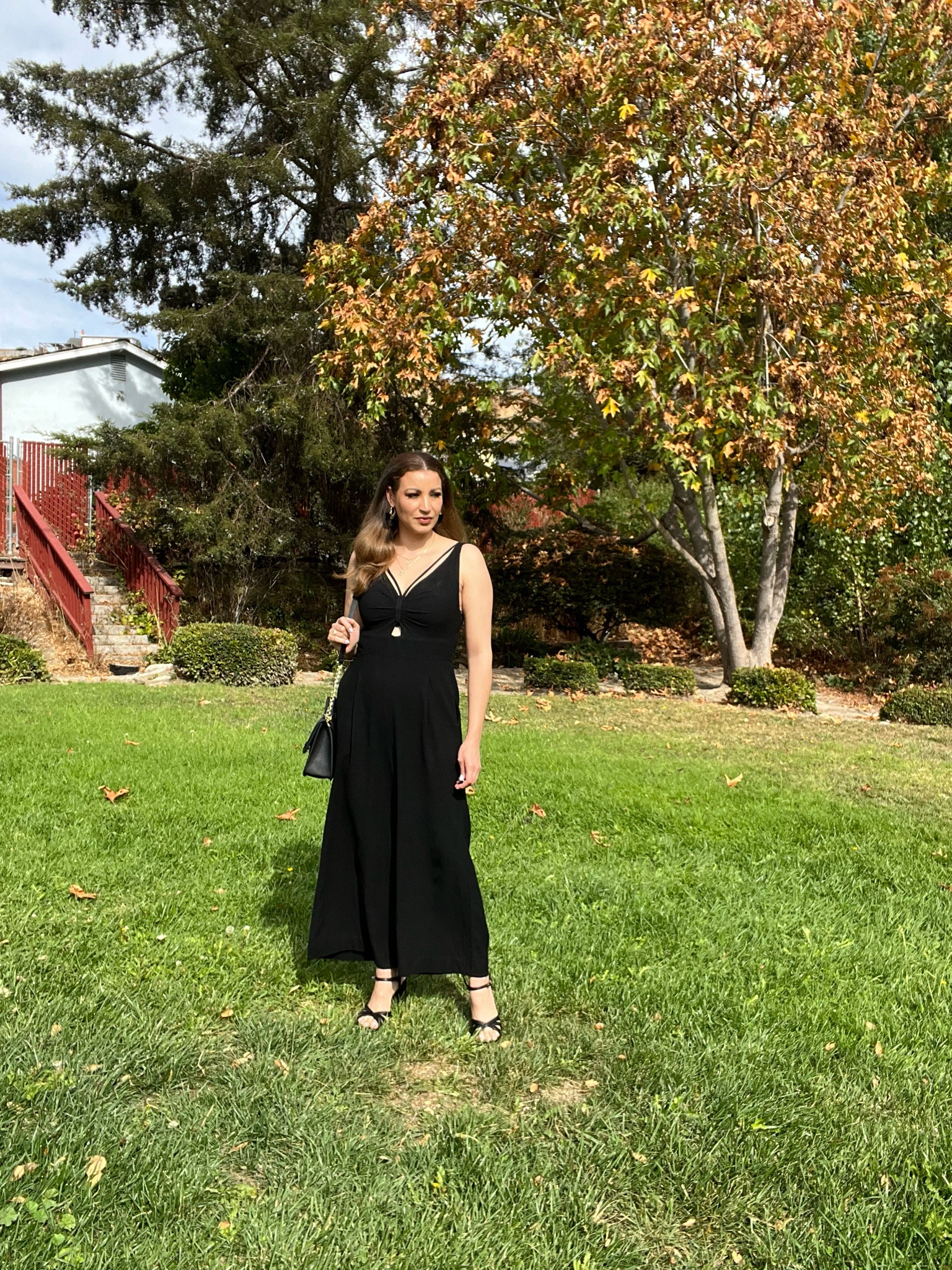 ANRABESS Overol de verano de pierna ancha para mujer, cuello en V, corte fruncido, cintura alta, tirantes ajustables gruesos.
De referencia yo utilizo
 Size :S disponible
 en otros colores 

#LTKbeauty #LTKstyletip