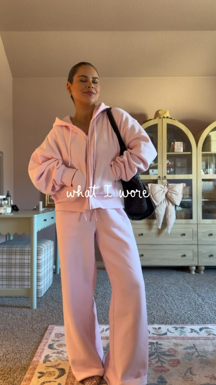 LOOVVING this set from Aritzia 😍😍😍 
ootd, what i wore, sweatset, pink, trending, matching set

#LTKgrwm #LTKootd