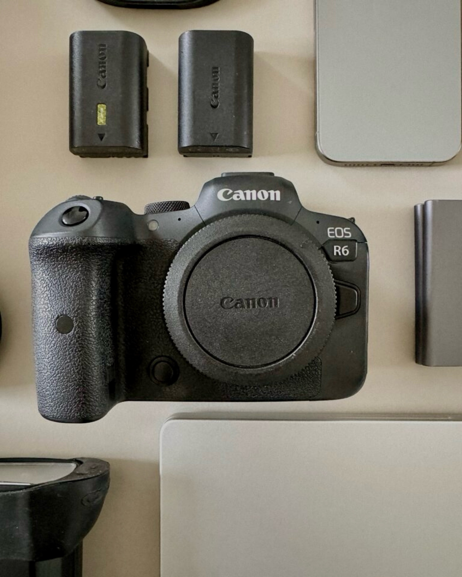 The fullllll list...What's in Our Camera Bag📸🙌🏼✨