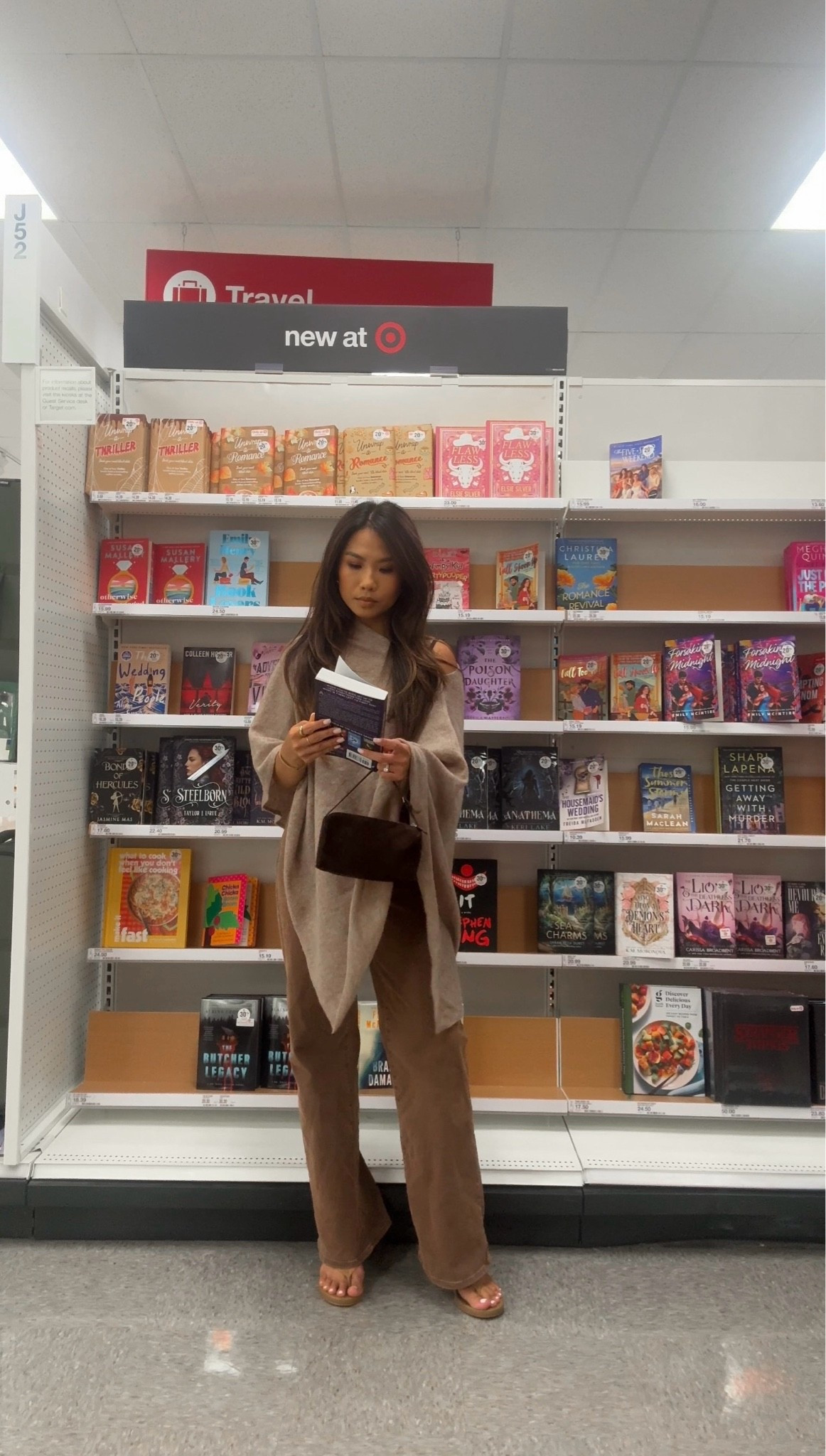 #ad #TargetPartner #TargetBooks who else’s TBR list is ever growing?! I’m always looking for a new book to add to my list and want to know what thrillers you couldn’t put down! 

Linked up the new book arrivals at @target and what’s on my nightstand on my LTK