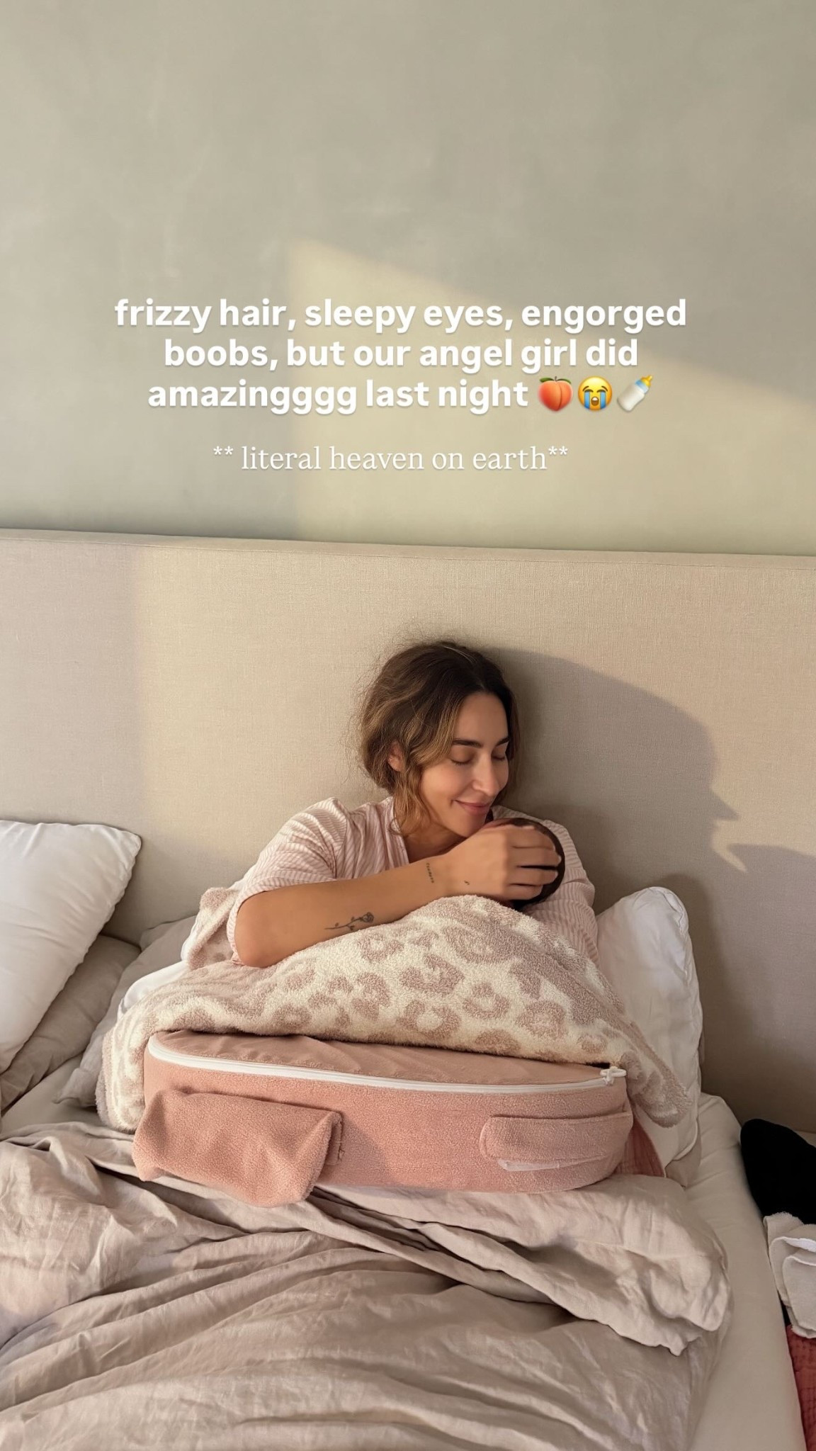 ** literal heaven on earth** frizzy hair, sleepy eyes, engorged boobs, but our angel girl did 
amazingggg last night 🍑😭🍼