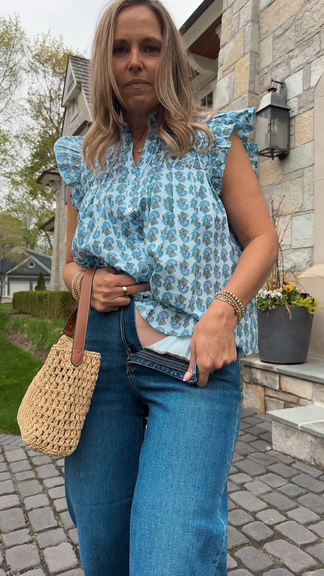 Tummy control!

Size 30 and med top

#LTKOver40