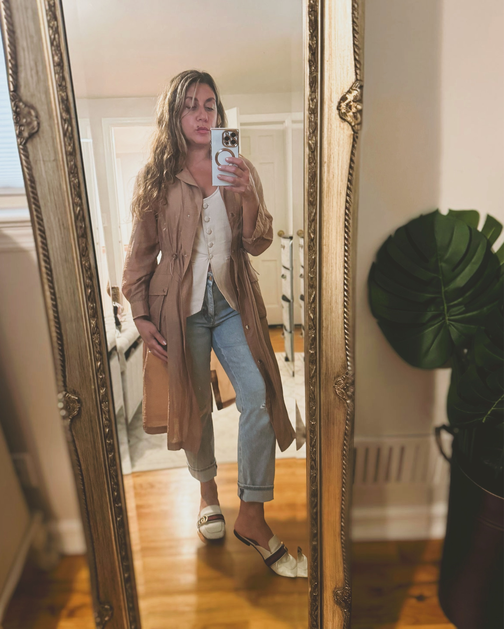 🍂Fall outfit inspo #northeaststyle
Had to bring this vest out again but with a light trench, classic straight leg jeans that I’ve cuffed and mules for the perfect fall outfit. All #amazonprimedeals #primedaydeals #primeday #momoutfit #casualchic

#LTKSeasonal