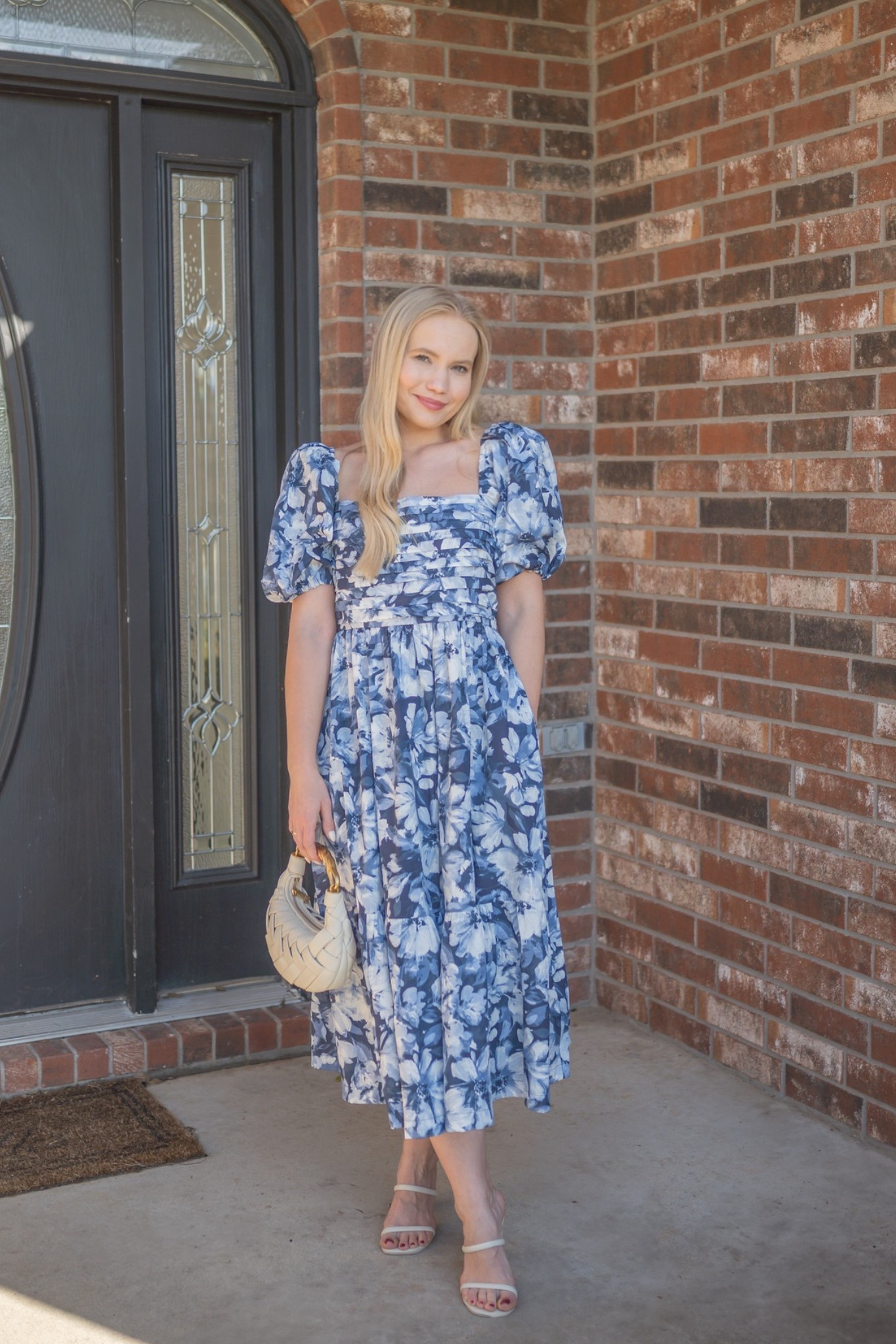 Love this floral dress for spring and summer 💙


Family photos 
Spring outfits 
Spring fashion
Summer fashionn