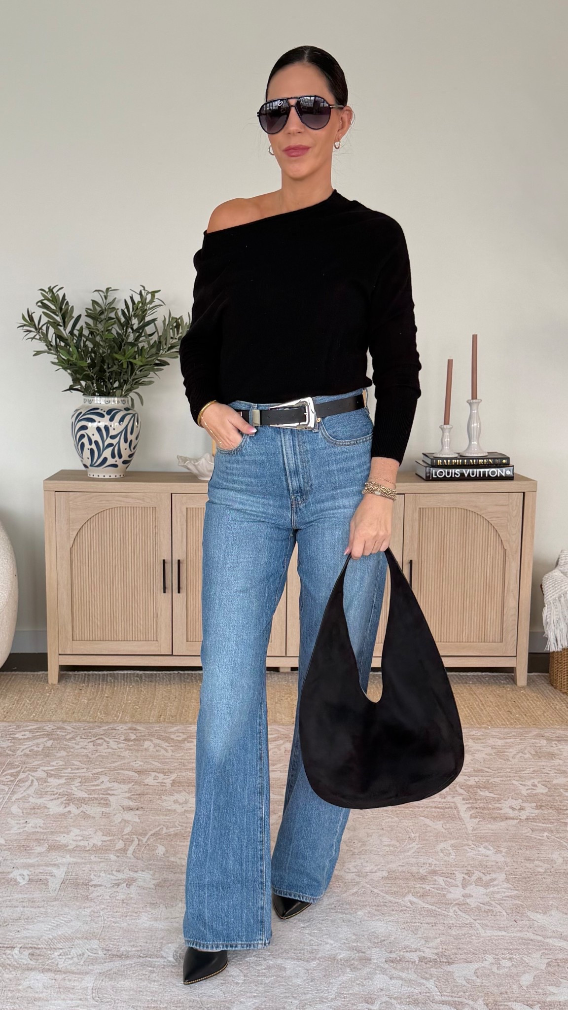 The viral Levi’s denim Ribcage fit like a glove and come in lengths - wearing a 27x34 and I am 5’10 (with heel on) 
Cashmere off the shoulder or make it a boatneck top from quince- size small and tts 