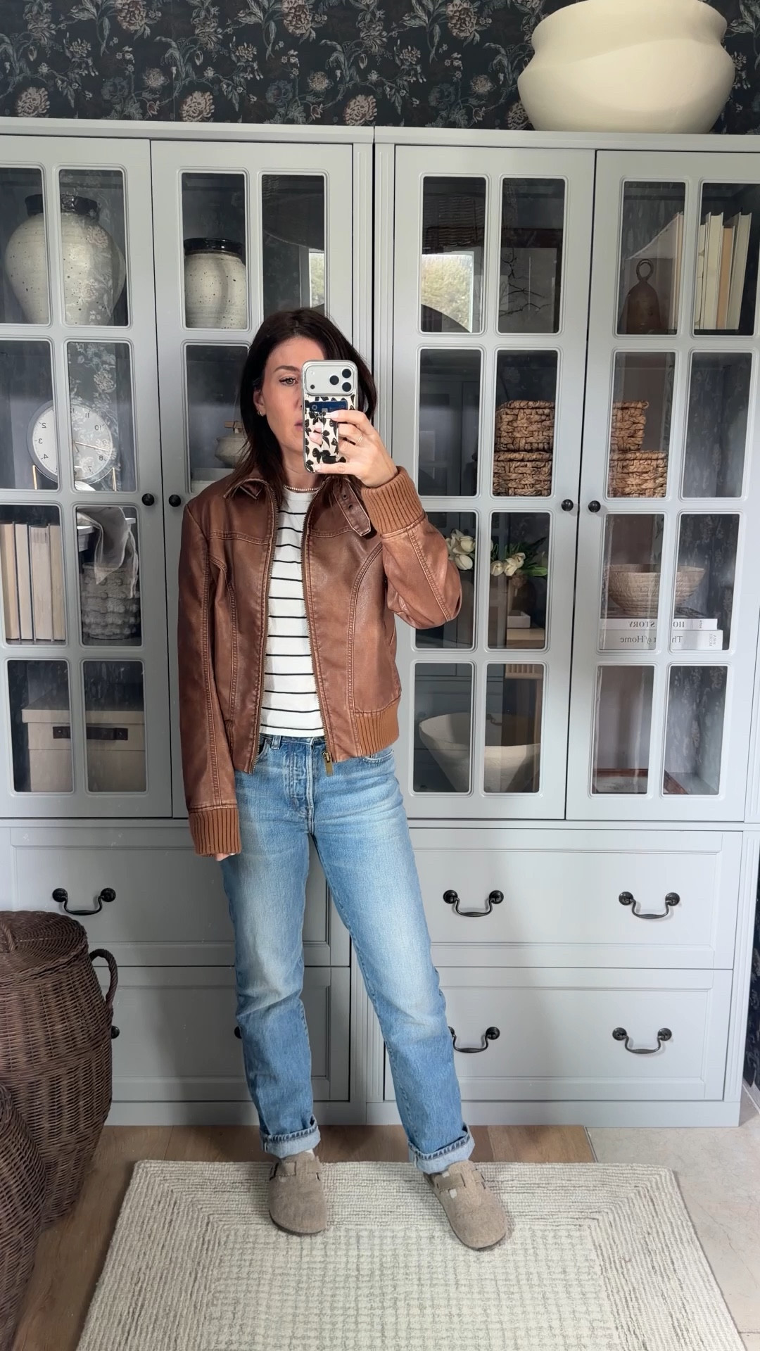 Abercrombie Clarence is on point right now! 

Jacket, OOTD, leather, cool, girl, effort, lift, cheek, spring, night out, girls night, date night

#LTKSaleAlert #LTKootd