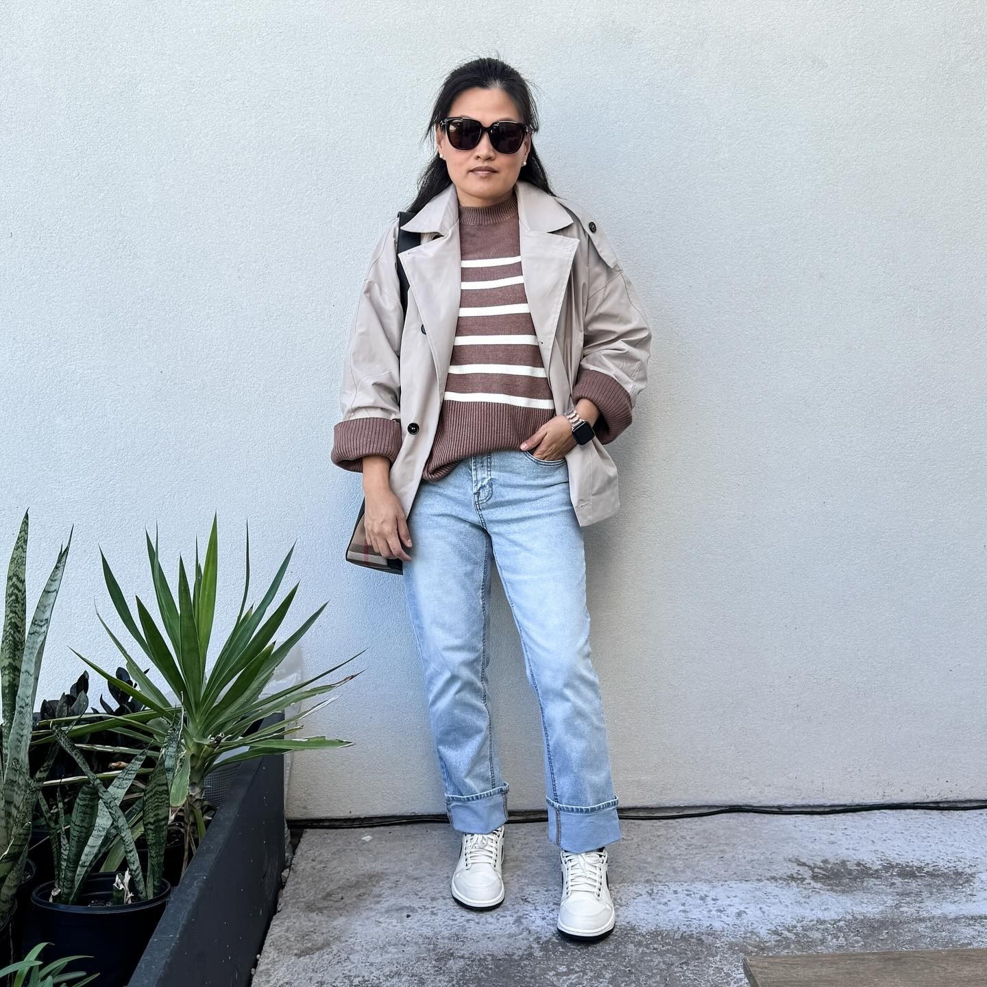 I’m late! Lol! Sorry, late post today because I was busy. 😭
I went casual because it is what it is. 😂

𝐎𝐔𝐓𝐅𝐈𝐓 𝐃𝐄𝐓𝐀𝐈𝐋𝐒:
Shoes: @jumpman23 ; Jeans: @thefryecompany ; Sweater: @amazonfashion ; Coat: @sheinofficial ; Bag: @burberry 

#osipjeansweek #fallfashion #casualstyle #realoutfitgram