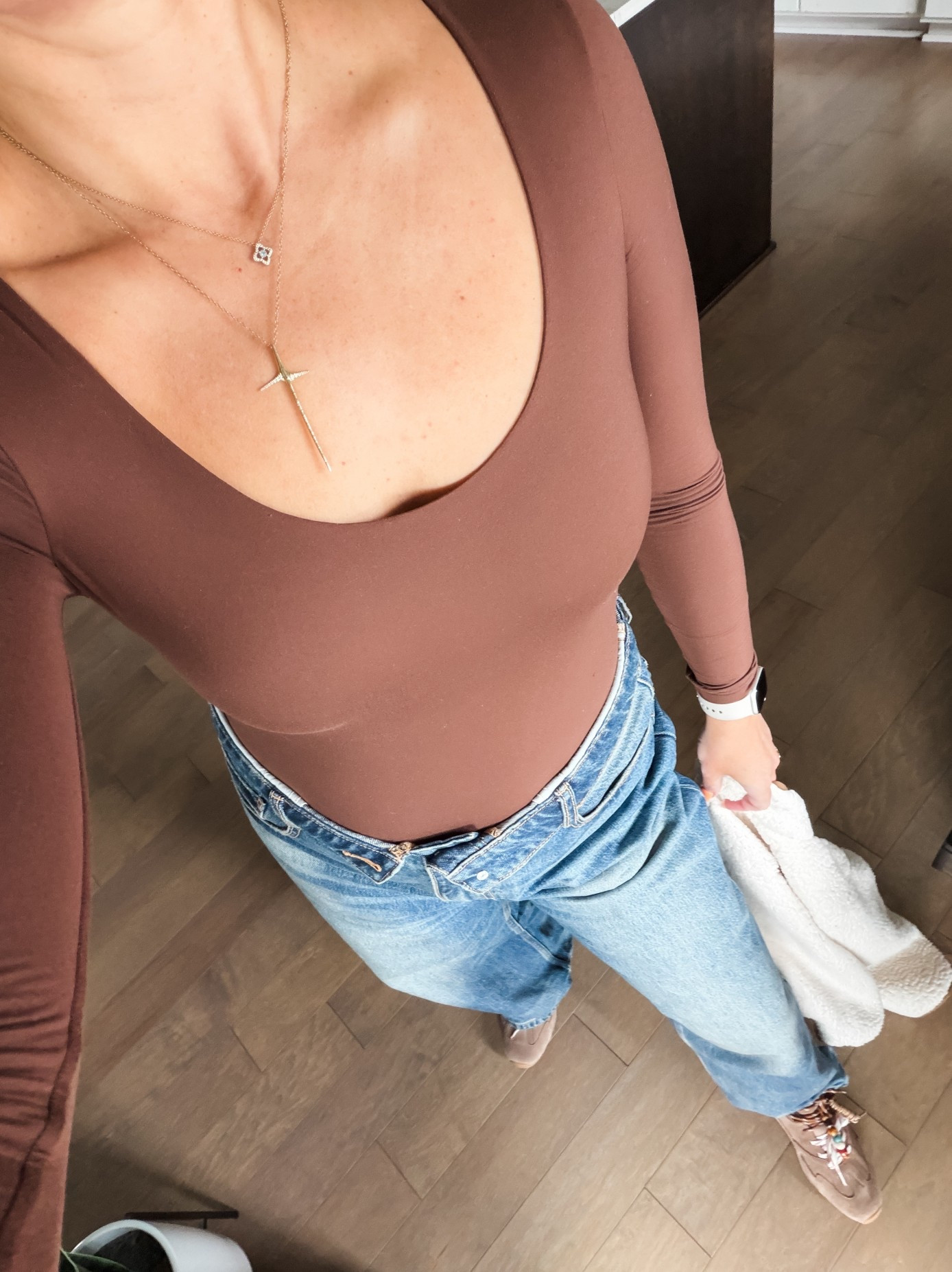 OOTD :: love these foldover waist jeans I found at Zara. Baggy; oversized; great price point 👌  aaaaand these sneakers are my new favs (with plenty of flair 😉). TTS.

#LTKootd