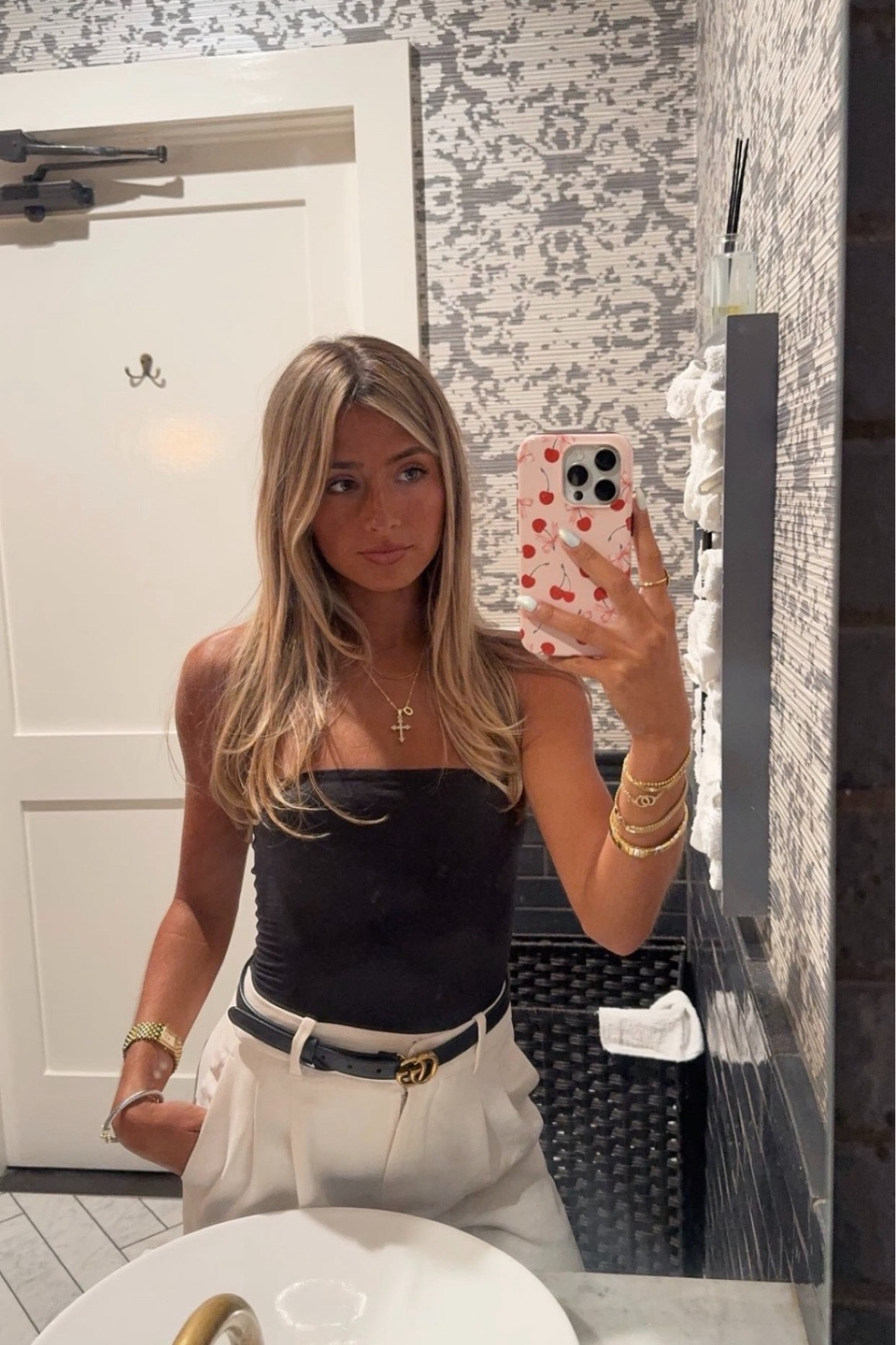 Aritzia clientele must haves!! Basics that can be worn with anything. Gucci bag that I wear with all my going out outfits!

#LTKSaleAlert #LTKWorkwear #LTKHoliday