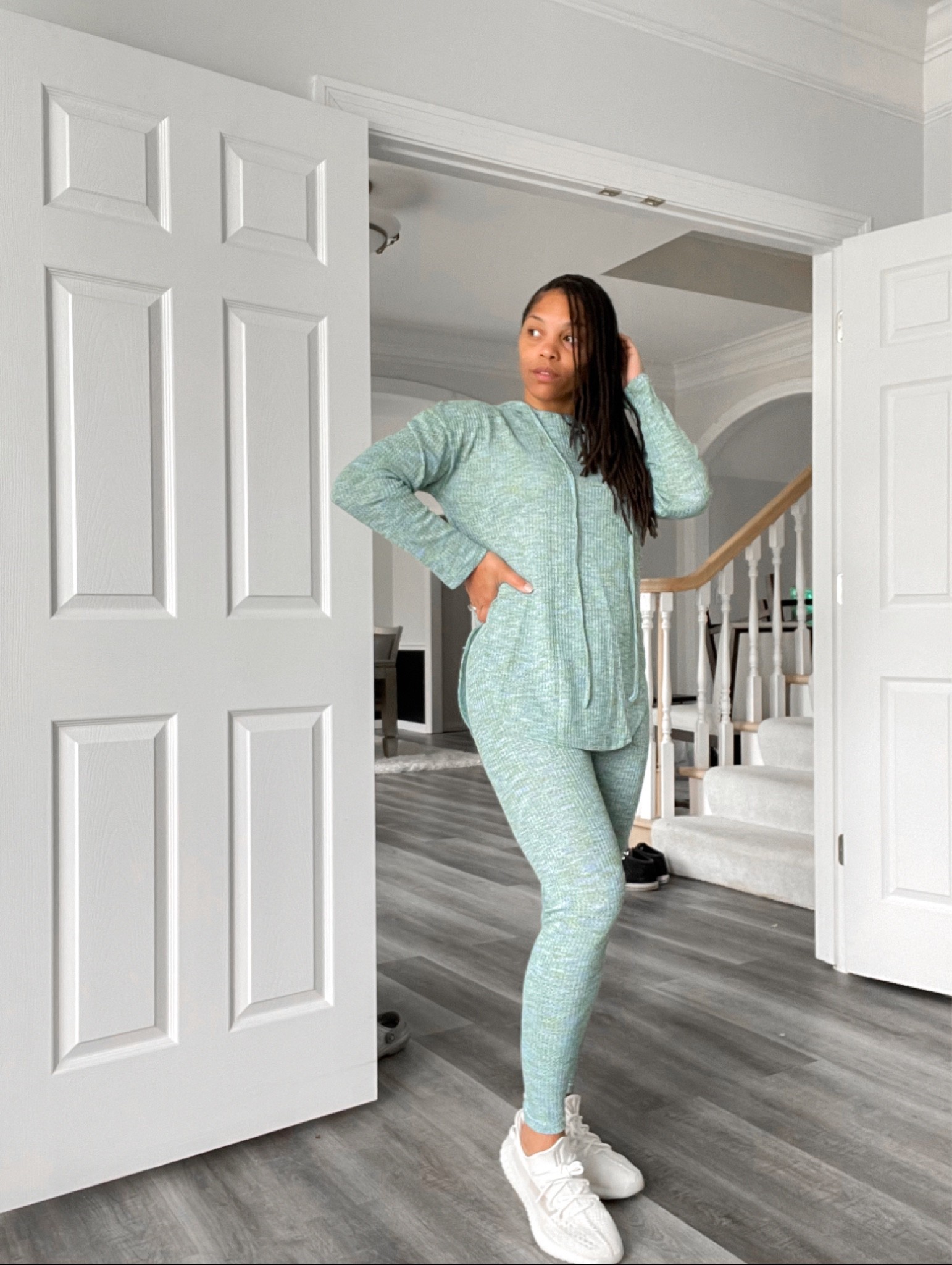 Another comfy fit for the win 😆

#LTKunder50 #LTKfit #LTKSeasonal