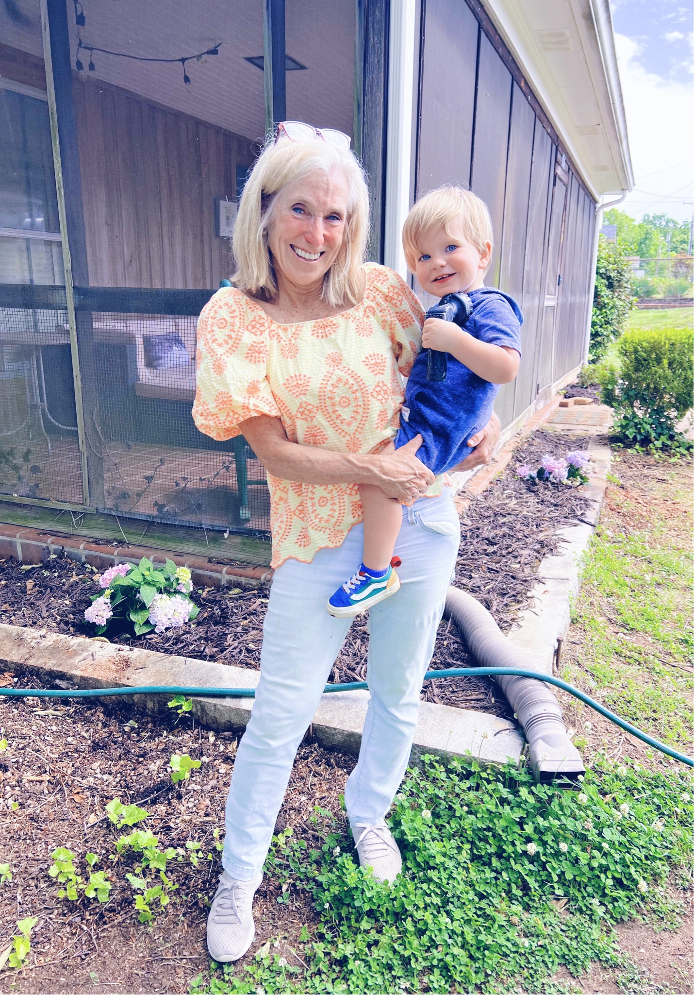 someone sure was happy to see “Nana” 🥰🫶🏽 - he gets to hang with Nana tonight while mama & dada have a little church staff dinner (for @wesmabry )!! 🍽️💙