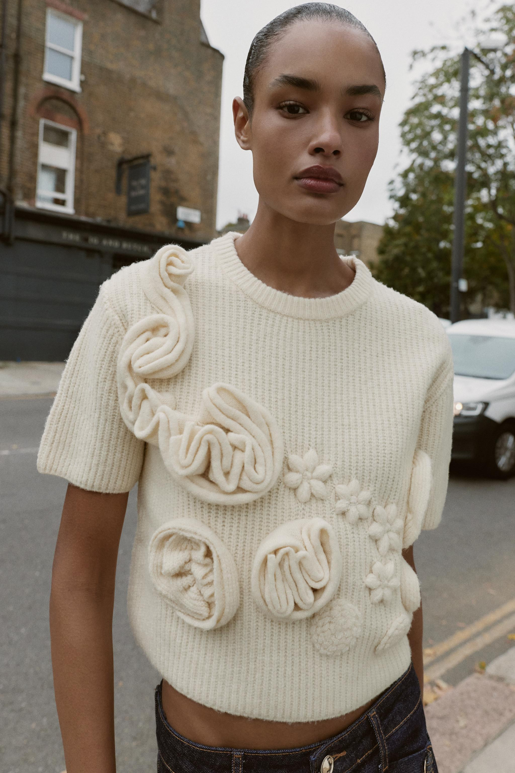 FLORAL TEXTURED KNIT JUMPER | Zara Canada