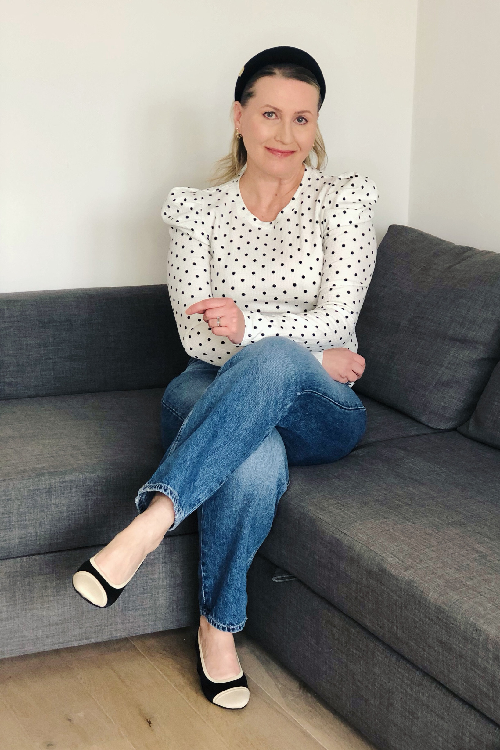 The Perfect Low Heel For Work  🤍🖤🤍

These elegant black & white cap toe heels by @Vivaia are my new wardrobe staple. I adore their monochrome look and that super CHIC retro vibe. 

Besides them looking incredibly stylish, they are comfy too. The heel is just the right hight, 4,5cm/1,77” because nobody has time for uncomfortable footwear. Actually they are named Running Heels, which is probably the best shoe news I’ve heard in a while 🥰

JULIE round-toe chunky heel feels true to size, although Vivaia recommends going a size up. I’m wearing my normal EU37/UK4/US6.5. The shoes have a smooth anti-slip rubber sole that feels solid under my feet.

These shoes are knitted from six PET bottles that were discarded in the ocean. What a clever way to repurpose material that would otherwise just float there destroying marine life ♻️

Get 10% off with my code
✨ VIVAIAJ10 ✨

Ballerina pumps, comfortable heels, block heel, shoes for office, Black & White shoes, round-toe chunky heels, old money style, elegant style, effortless chic, quiet luxury

#vivaia  #vpurpose #vivaiaonmyway 


#LTKshoecrush #LTKworkwear #LTKstyletip