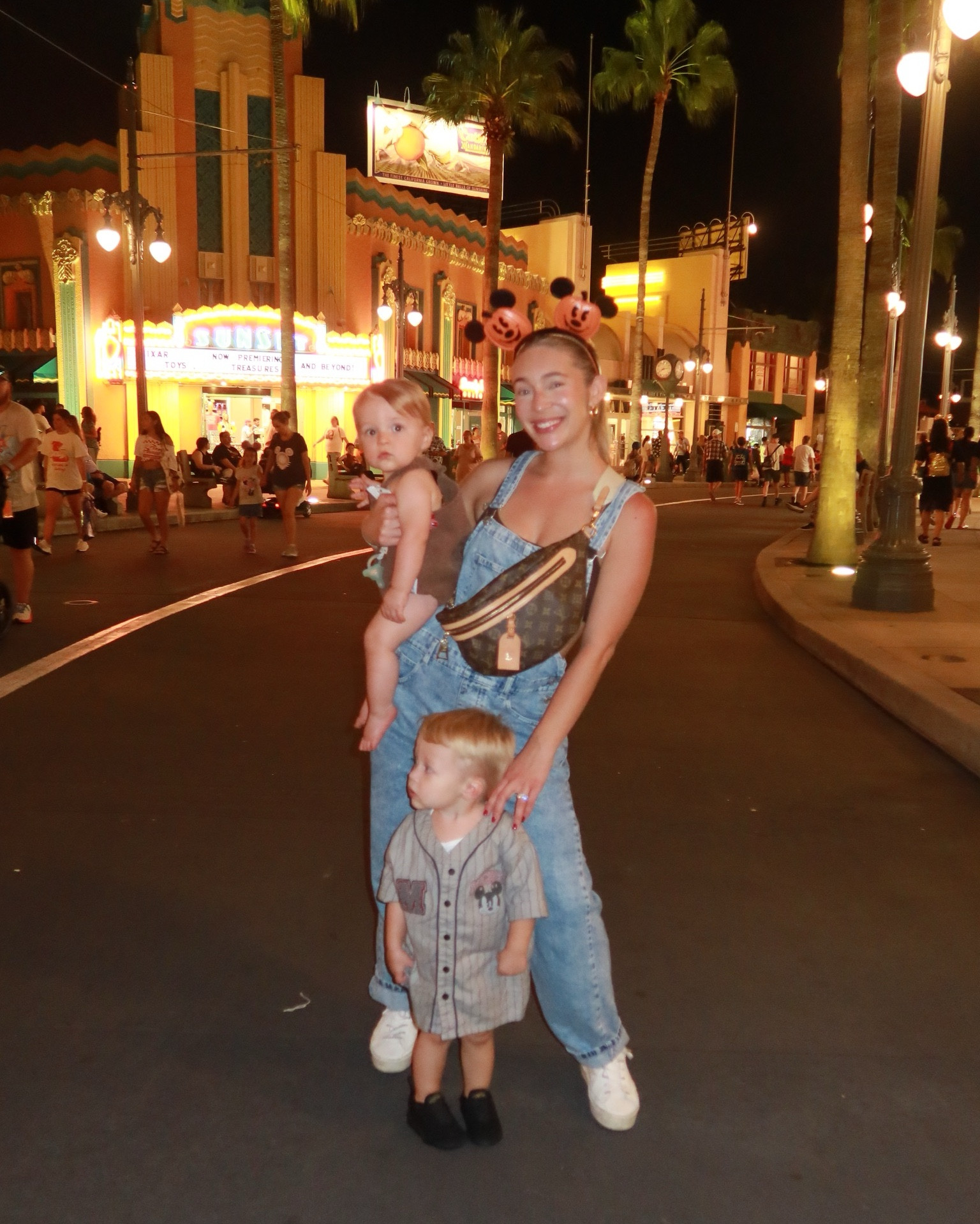 Disney Mom Outfits 🫶🏻✨🏰

#disneymom #disneyfit #disneyfall

#LTKStyleTip #LTKSeasonal