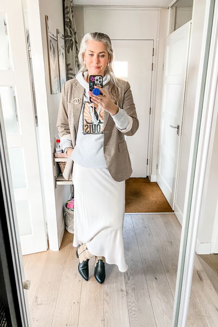 Ootd - Thursday. Beige satin slip maxi skirt (Norah), grey hooded sweater, plaid blazer, cc brooch and two-toned western boots (Sacha). 



#LTKmidsize #LTKover40 #LTKeurope