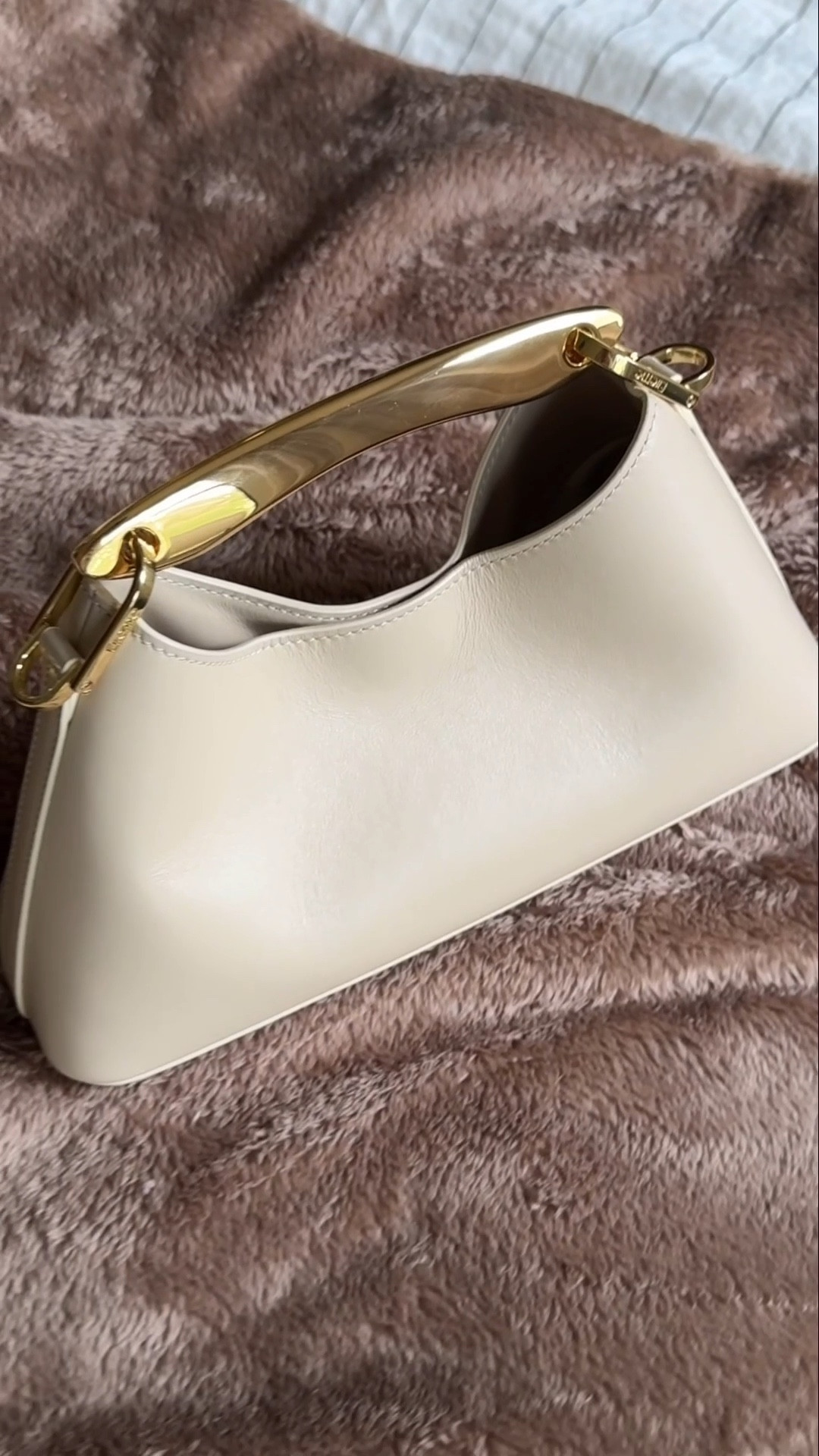 Perfect neutral bag to dress up any outfit  🤍  #ltkbag #elleme #minibag

#LTKSaleAlert #LTKStyleTip #LTKgrwm