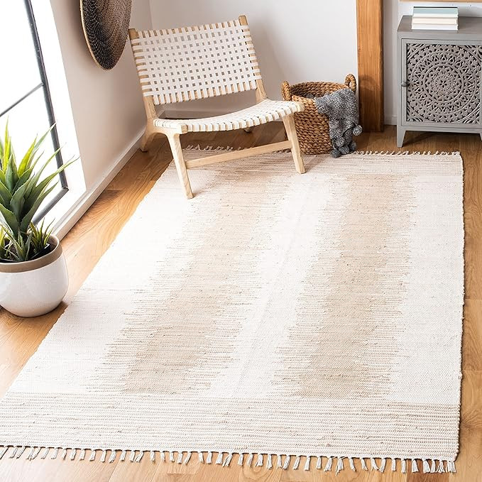 Safavieh Montauk Collection MTK752A Handmade Fringe Cotton Area Rug, 5' x 8', Beige | Amazon (US)