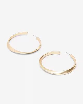 Twisted Metal Hoop Earrings Women's Matte Gold | Express