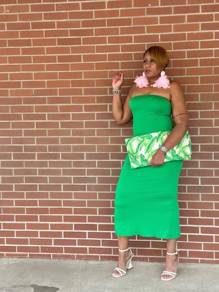 Green Tube Dress

#LTKFind #LTKSeasonal #LTKunder50