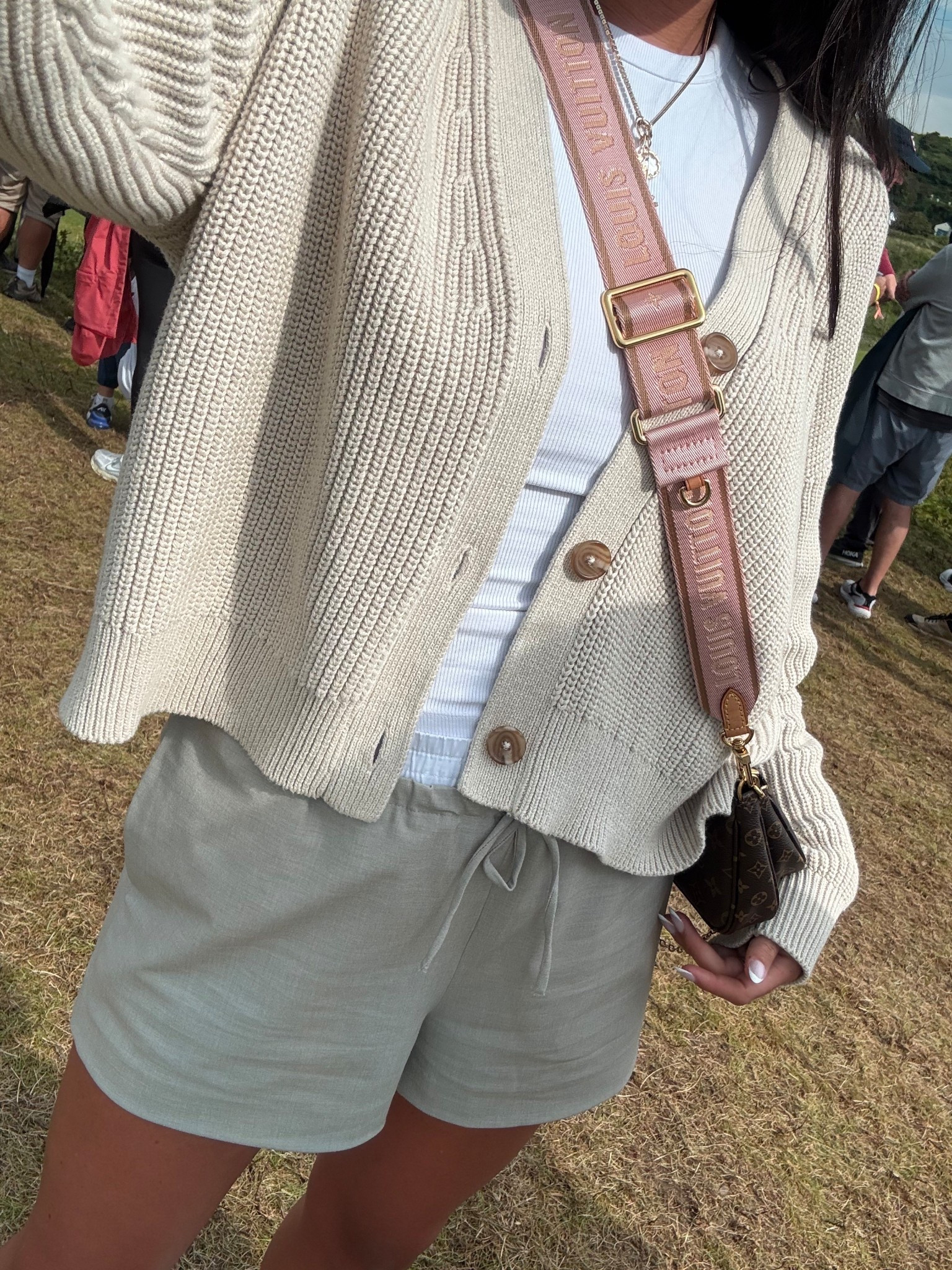 the comfiest cardigan!!! such a staple for the fall 

#LTKSeasonal #LTKStyleTip