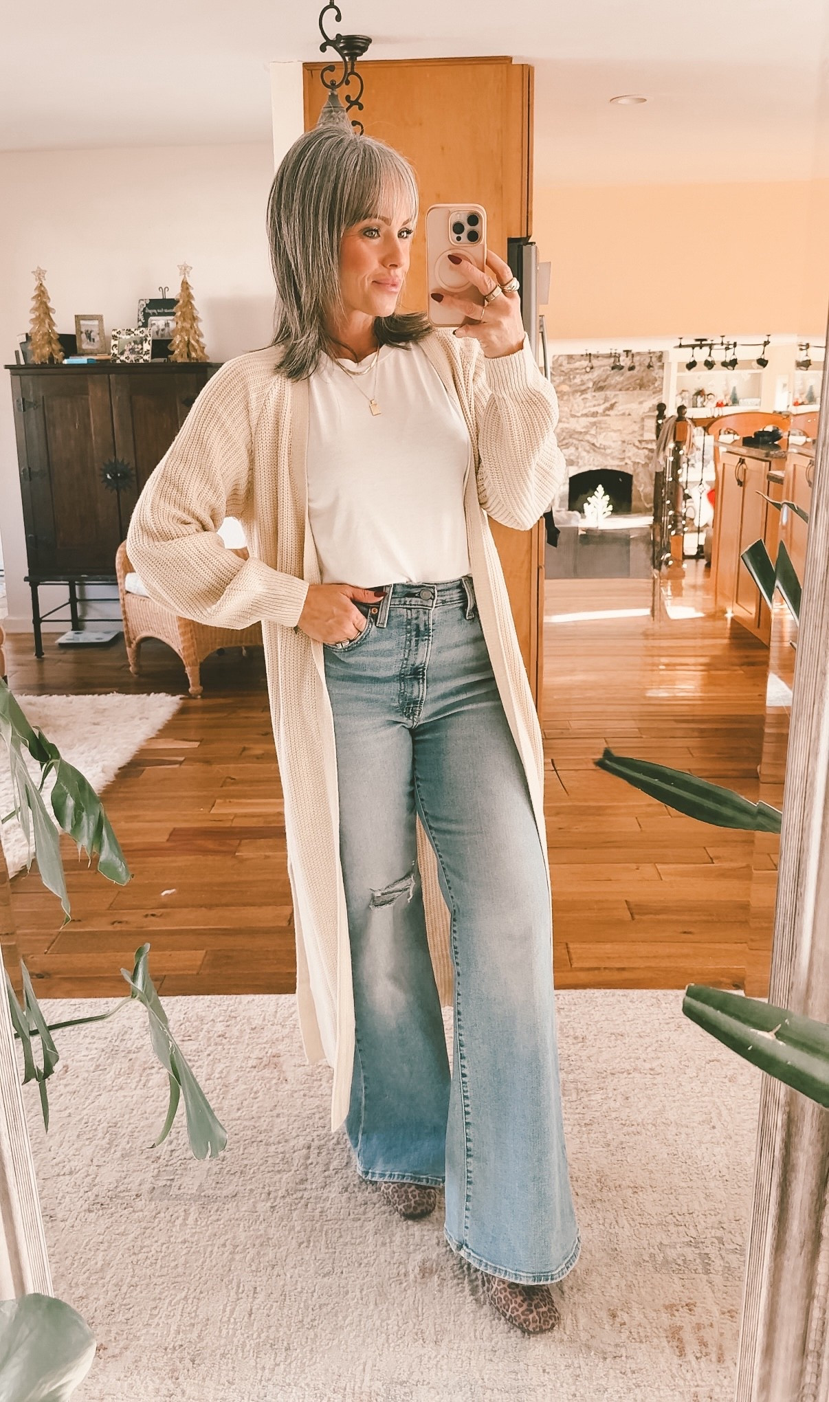 White tee size up one I’m in a medium 
Levi’s jeans size 27 X 32 tts they do have stretch! 
Cardigan sized up to a medium 

#LTKOver40 #LTKootd #LTKmomlife