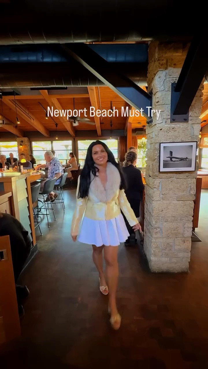 I ♥️ indulging in coastal classics at Gulfstream Newport Beach! 🍤
My Fav Newport Beach restaurant never disappoints! My recent visit to @gulfstreamnewportbeach was a culinary delight. This spot perfectly blends a sophisticated coastal ambiance with incredibly delicious food and fantastic service. I absolutely love
their perfectly crispy Fried Shrimp, those legendary warm, flaky Biscuits, and the tender, flavorful Chicken. Every dish was a testament to fresh ingredients and expert preparation.

If you're always on the lookout for fun restaurant recommendations that promise both amazing food and a great atmosphere, MarneysTidbits.com 🌸
is your ultimate guide! I'm constantly sharing my favorite dining spots. Click the link in my bio to discover more delicious destinations!

Be sure to follow me on Insta for more fun tips @marneys_tidbits
and be sure to stock up on your Summer Outfits!

I wore this cute white @freepeople mini dress which was perfect date night outfit!

This cute summer dress is very comfortable and the material is stretchy. It runs true to size. I paired it with tan heels, a white purse, and a cropped jacket with faux fur.

#marneystidbits #whitedress #freepeople #highheels #vacationoutfitsbeach