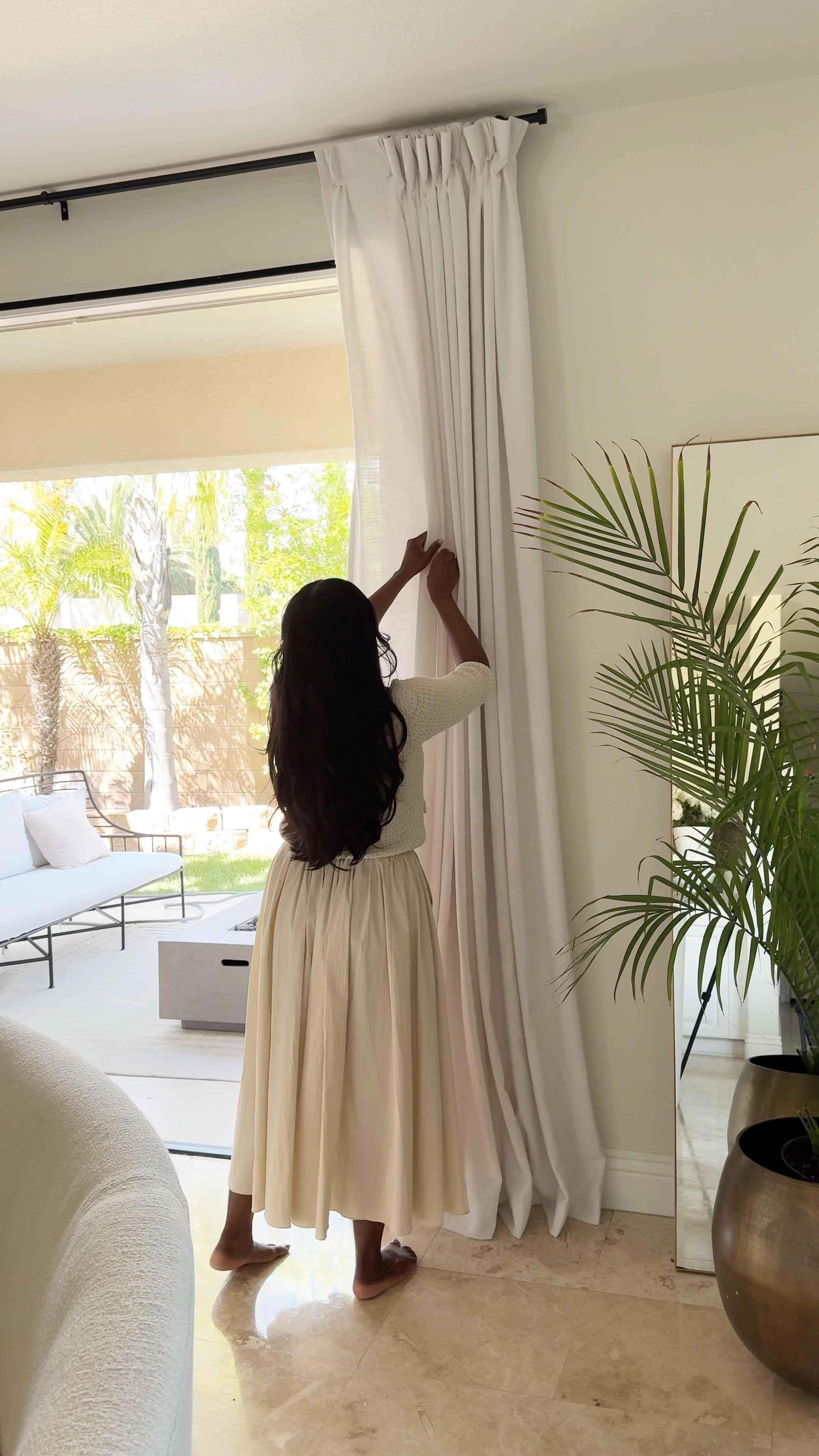White linen curtains are so perfect for a summer look and the pleats make it so chic! 🤍
#whitelinencurtains #linencurtains #linencurtainstyle #diningroomdesign #windowcoverings #homerillacurtains

#LTKHome