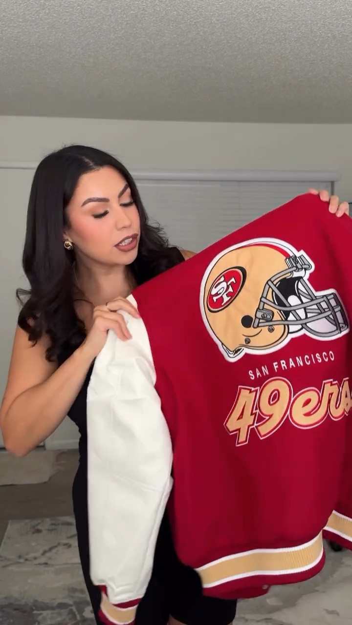 It’s about that time! 🏈❤️💫 
Comment “shop” for direct links 🔗 

#49ers #footballseason #aeropostale