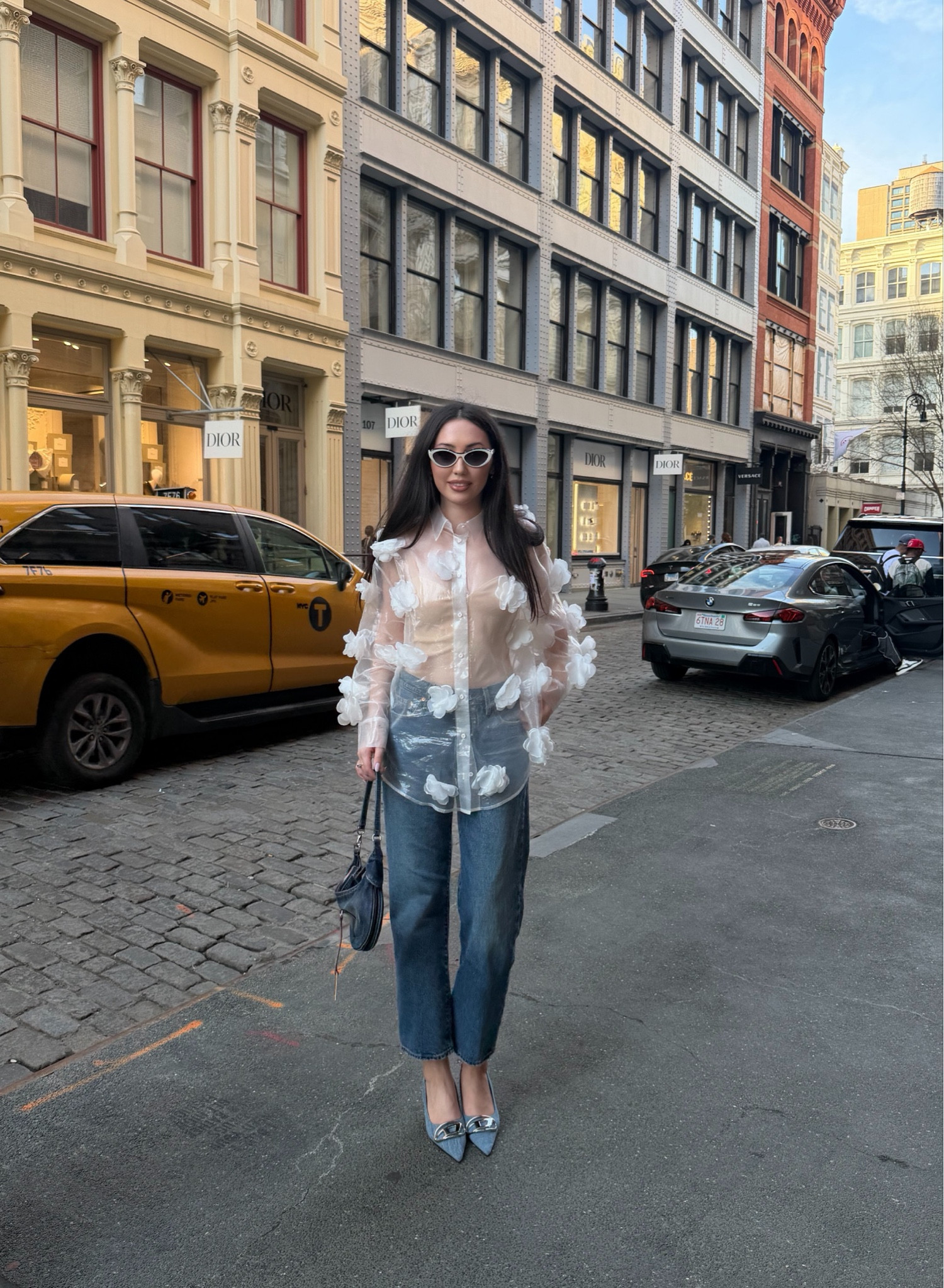 Blouse : Selezza London 
Body : Amazon
Bag : Ralph Loran 
Kitten heels : diesel 
Jeans : Levi’s 