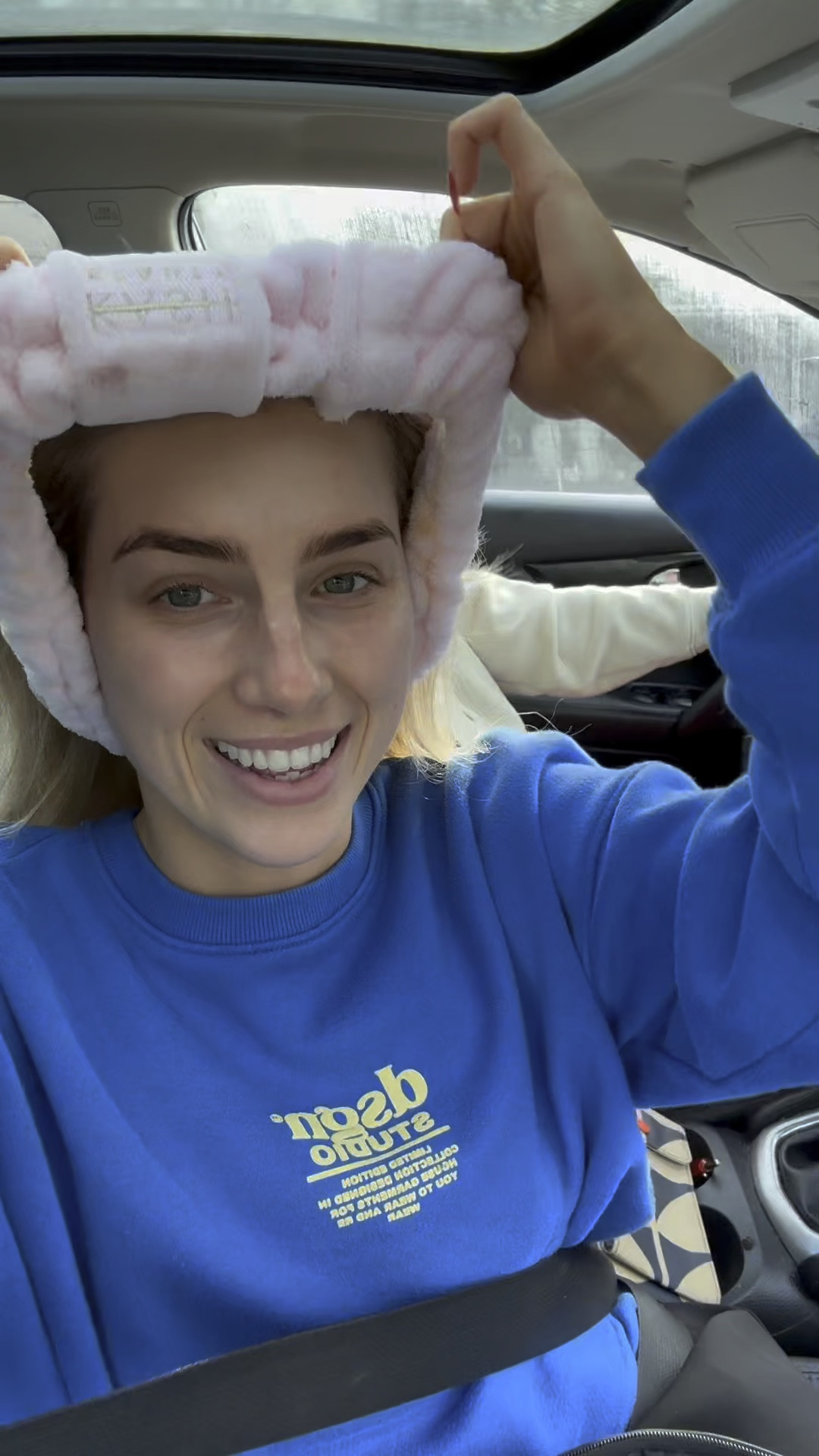 Makeup in the car is a lot harder than it looks ..

I genuinely don't know what song I was trying to sing here🎤


#makeup#makeupinthecar#makeuptutorial#grwm#r
oadtrip


#LTKtravel #LTKireland #LTKbeauty