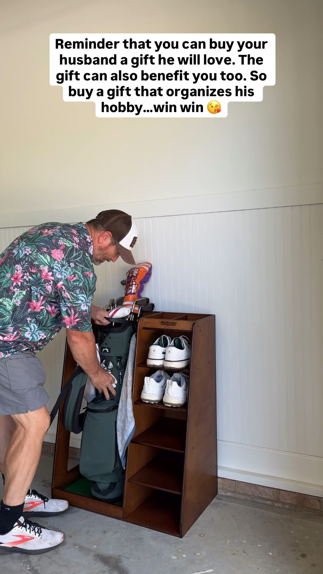 #AD Looking for hobby inspired Father’s Day gift ideas? See how I organized my husbands growing golf obsession with a golf bag organizer from @Wayfair plus simple golf-themed gift ideas dads will actually use. #wayfairpartner #wayfair