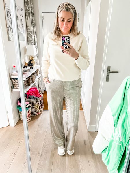 Outfits of the week

Saturday and working at a show today wearing my comfy silver pants (Shoeby M) and a cream work sweater (M) and Fila high top sneakers. 



#LTKeurope #LTKcurves #LTKstyletip