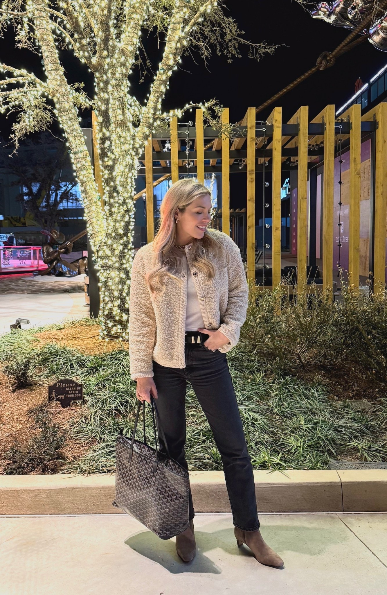 Cardigan 
Sherpa cardigan 
Agolde jeans 
#ltkitbag
#LTKShoeCrush #LTKStyleTip
#LTKFindsUnder50