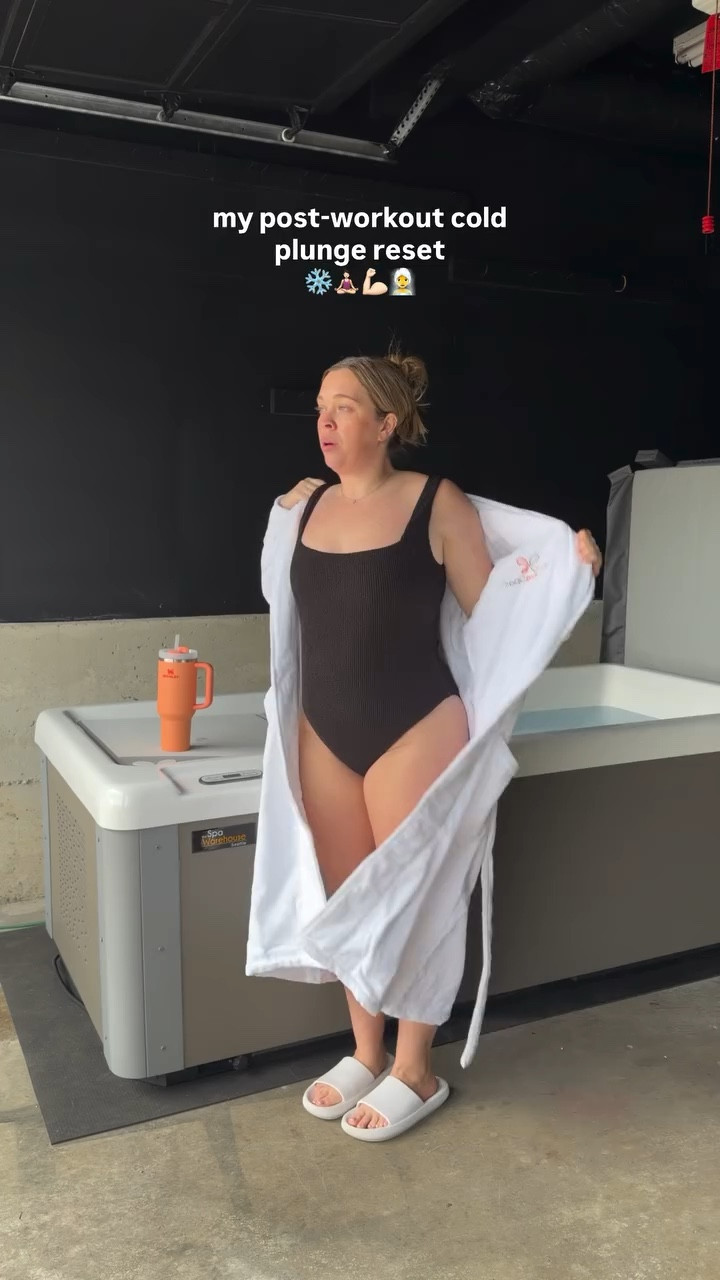 Midsize Ribbed Chocolate Brown One Piece Swimsuit 🤎 The exact one I’m wearing is from Good American 4 years ago and no longer available, but I linked some similar ones!

#LTKFindsUnder50 #LTKMidsize