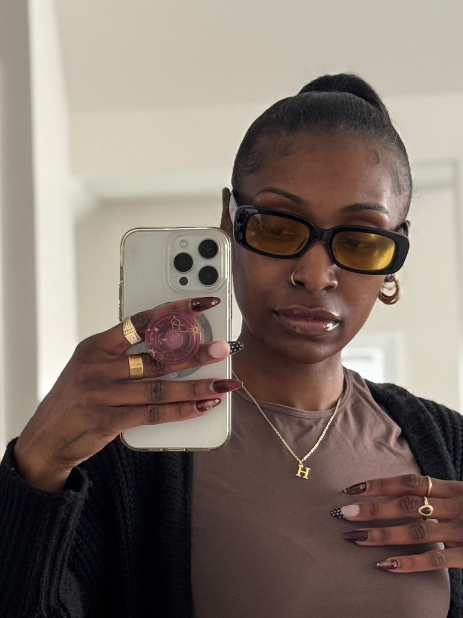 I went back and forth for far too long on which shades to wear today. But the green shades still won lol.

#shades #sunglasses #amazon #amazonsunglasses

#LTKootd