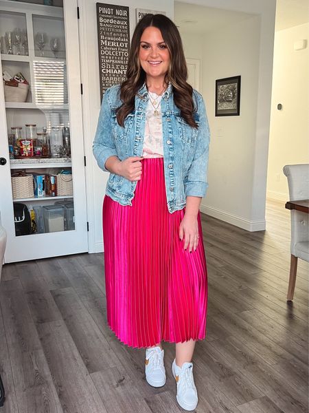 Pleated skirt styled, size 12, midsize, style over 30, long skirt styled, ootd, denim jacket and sneakers

Jacket, large
Shirt, large
Shirt, medium (size down - I put it on over my head)

#LTKmidsize #LTKfindsunder50 #LTKstyletip