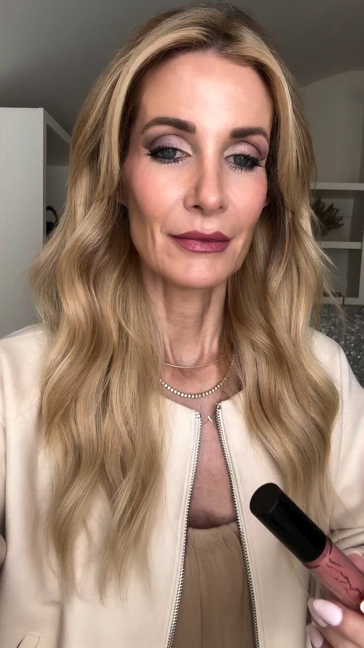 3 pairs of jeans under $100 that look and feel like designer denim. ✨

1. Super light wash, high-waisted wide leg with a floor-skimming hem (legs for days!).
2. Chic medium wash with a front seam that makes your legs look miles long.
3. Slightly darker wash, high-waisted wide leg with another flattering floor-skimming hem.

I also love that they come in multiple lengths. For reference, I’m 5’4”, wear a size 0, and order the regular length.

So comfortable and so good… yet all under $100! 

 

#LTKootd #LTKSeasonal #LTKOver40