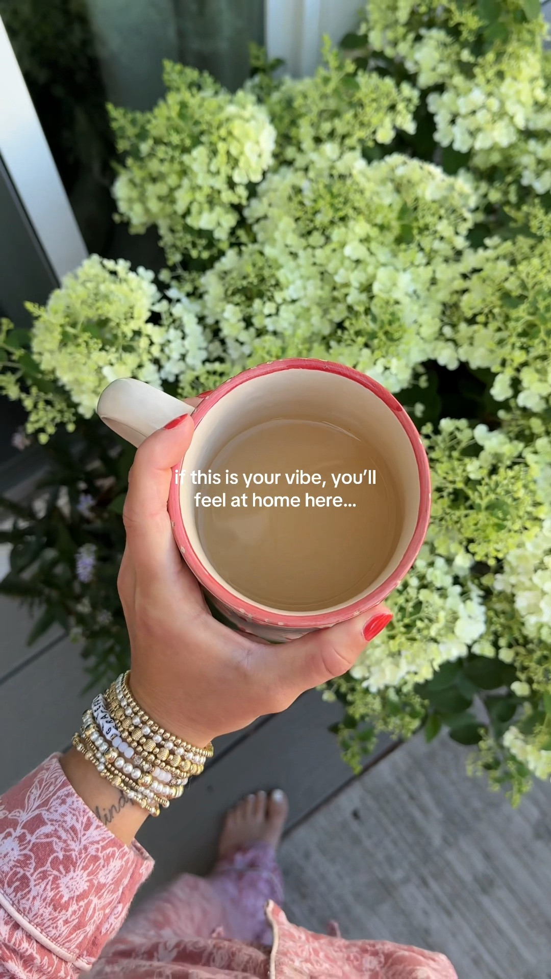 7/23/25 A Glimpse Into My Dream Life — Cozy Living, Movement, and Mindful Moments


A little preview of what you can expect around here — slow mornings with coffee, long walks outside, workouts, cozy routines, and all the simple joys 🌿 Linking my favorite loungewear, activewear, home decor touches, my Our Place Always Pan (an everyday staple), and my Kindle I never go a day without.



#LTKHome #LTKActive