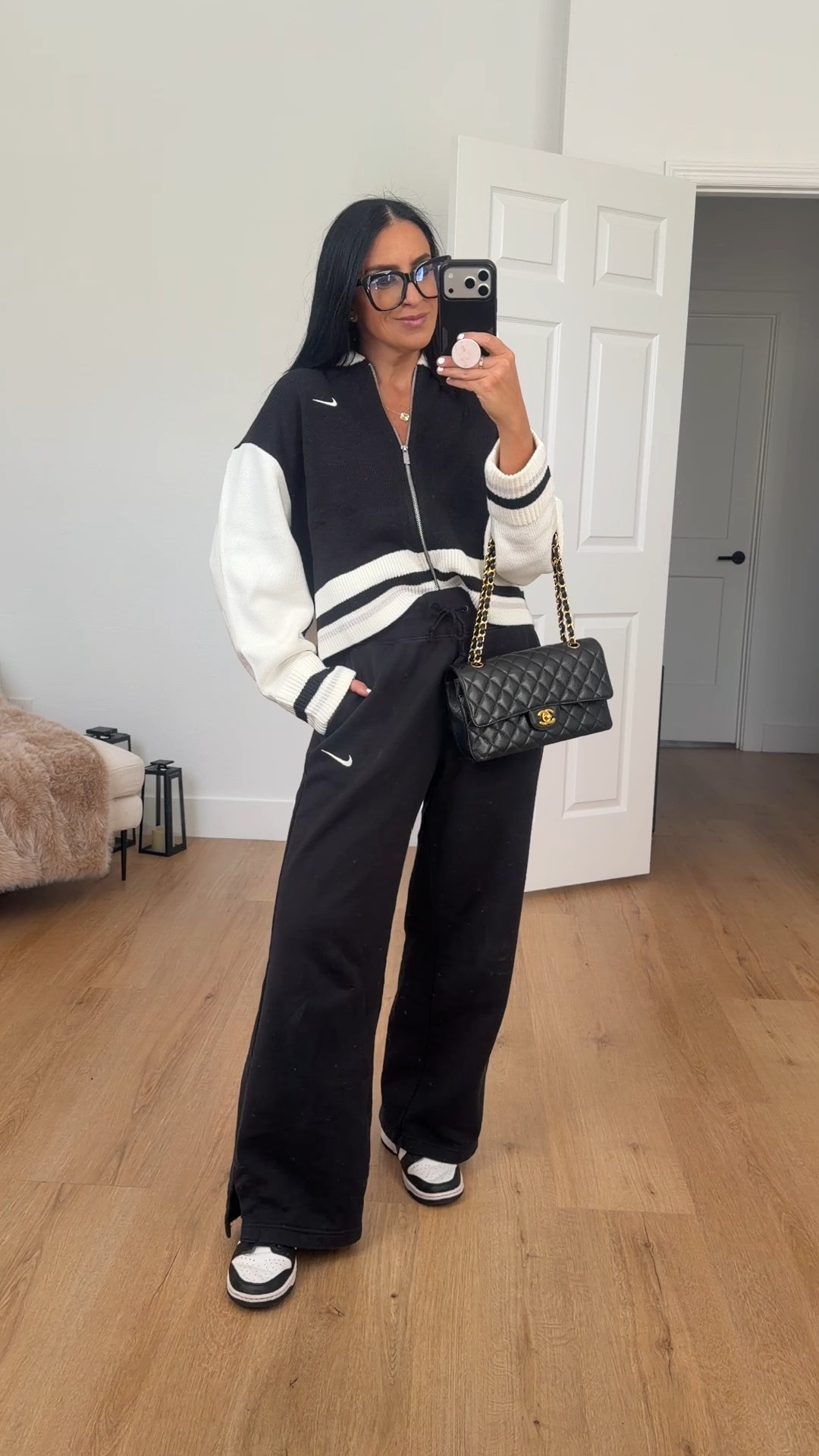 Nike sweatpants 40% off 

