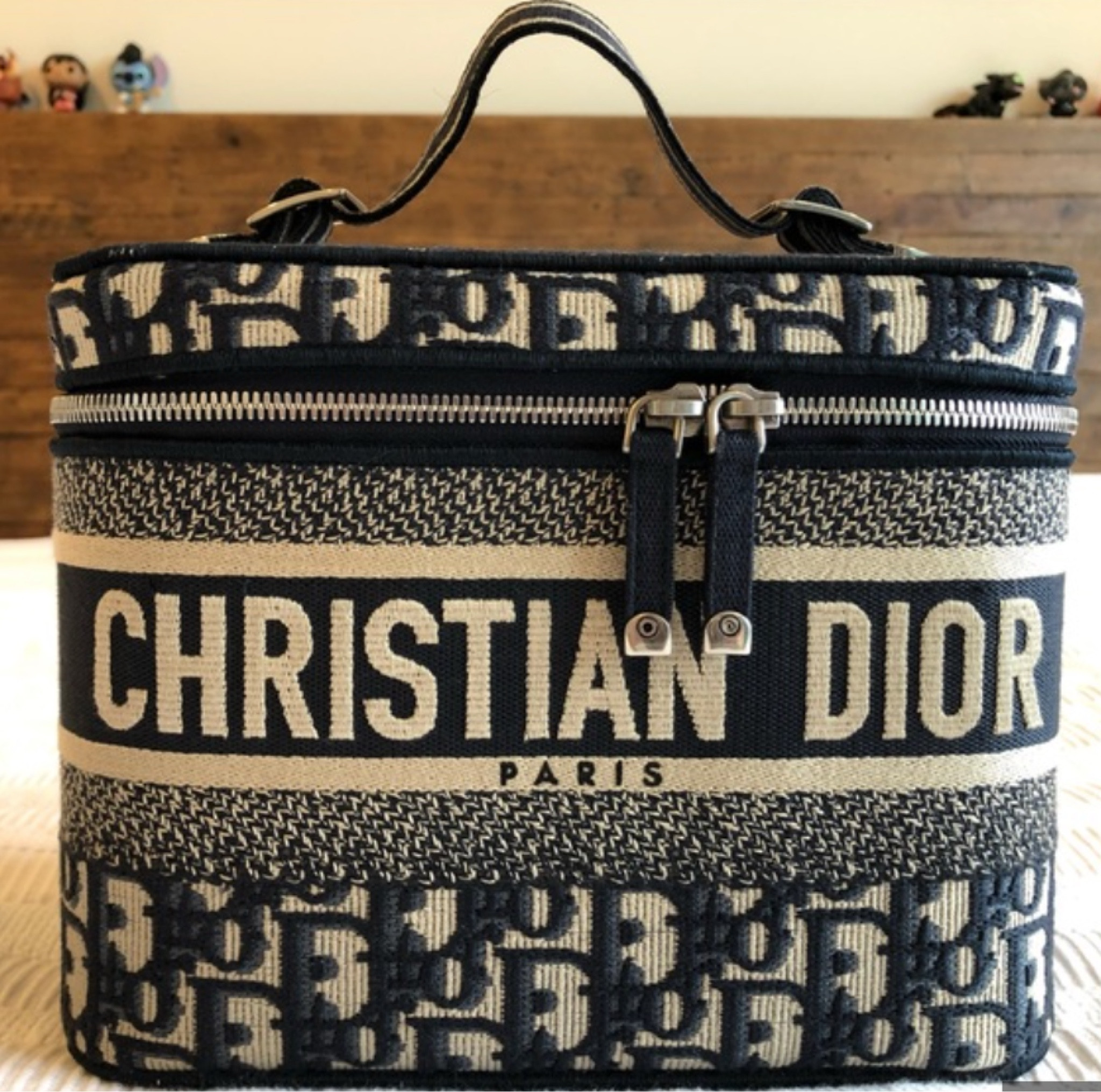 Dior vanity case 🖤 $82 https://bit.ly/3jpnscL #dhgate

#LTKunder100 #LTKFind #LTKSale