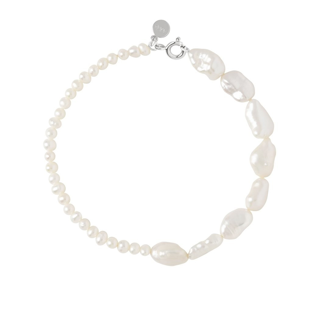 Serenity Pearl Bracelet in Silver | Astrid and Miyu