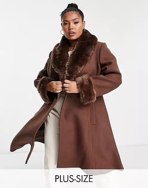 Forever New Curve - Jas met kraag en manchetten van imitatiebont in chocoladebruin | ASOS (Global)