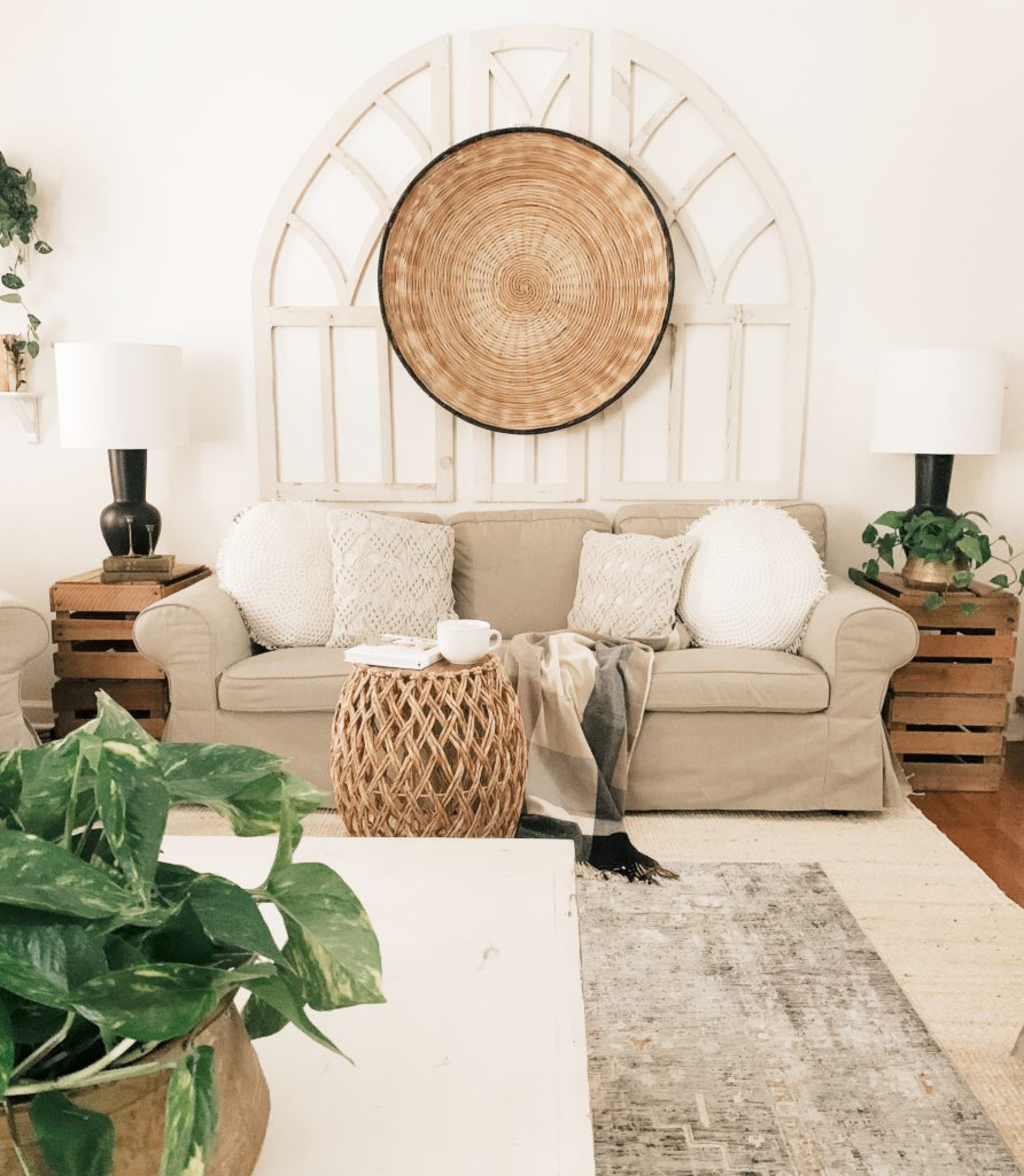 Stylish handwoven net rattan handbag – Boho Living Room