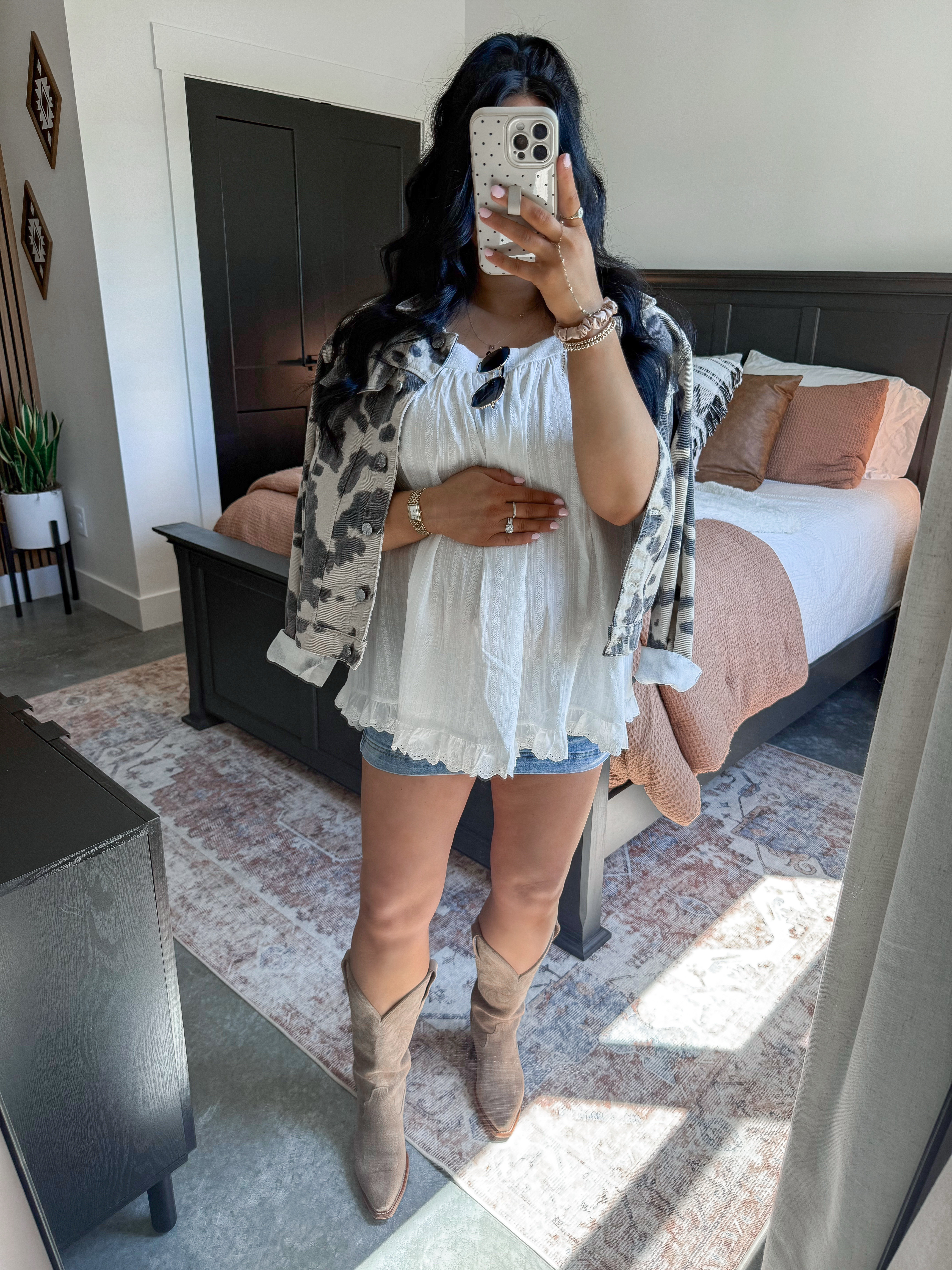 Western Outfit Inspo 🤍

Babydoll Top - xs
Denim Jacket - large (sized up for an oversized fit)
Skort - small (did the "hairband trick" in order to wear it while pregnant!)

 

 #LTKootd #LTKBump