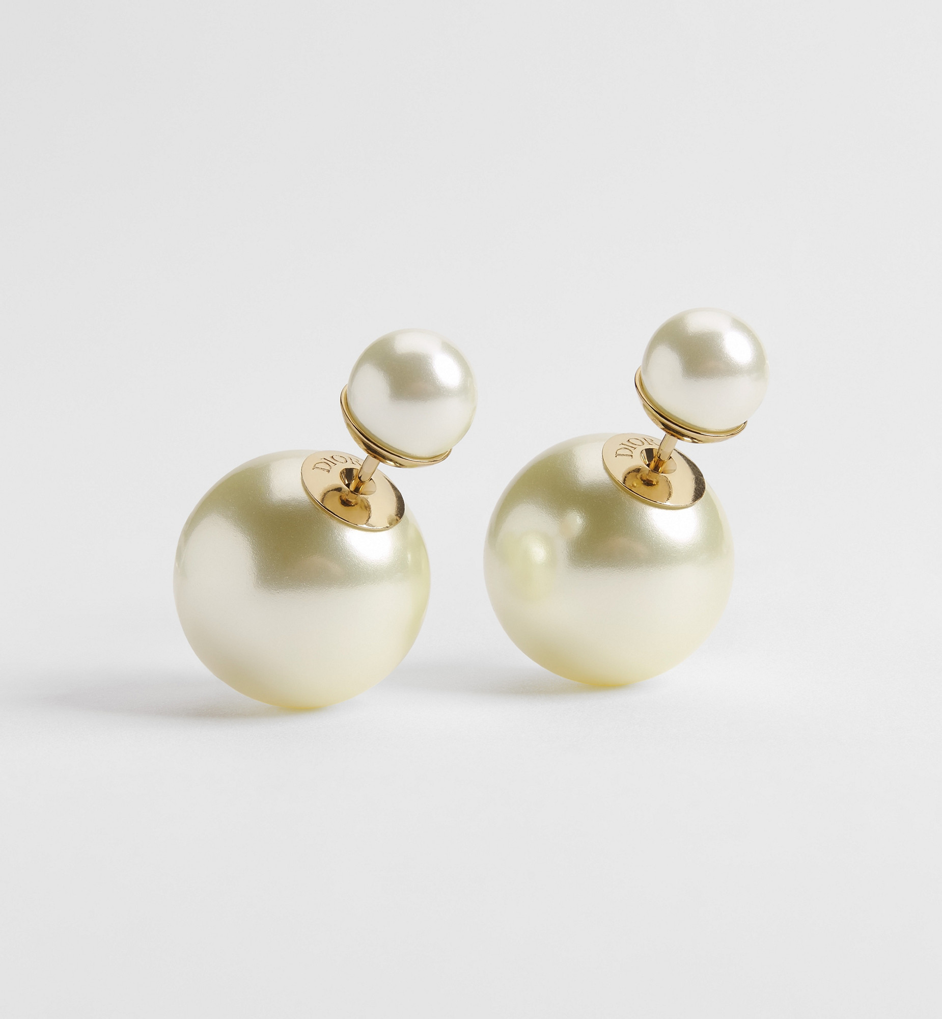 Dior Tribales Earrings Gold-Finish Metal and White Resin Pearls | DIOR | Christian Dior Parfums UK