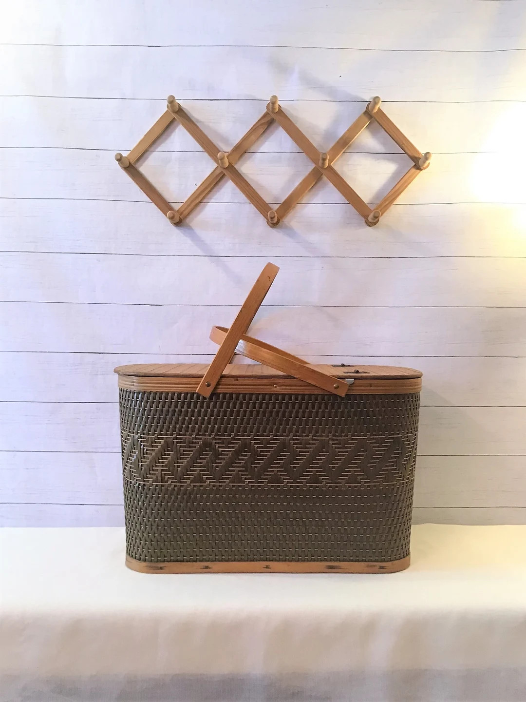 Lg Hawkeye Picnic Basket Side Open Pie Shelf - Etsy | Etsy (US)