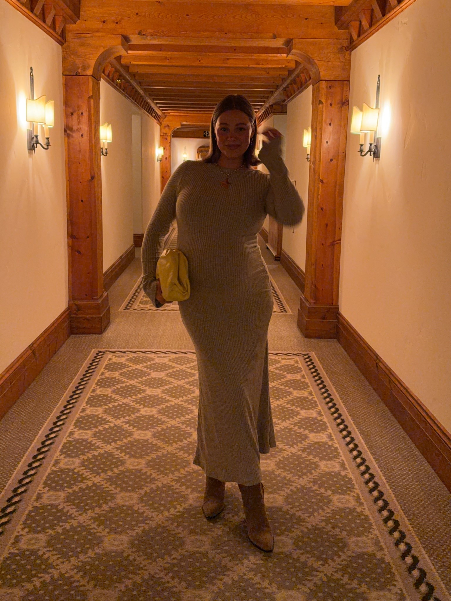 Necklace code BRE15, size medium in 3rd trimester in Amazon stretchy dress it’s not see thru at all I’m not wearing anything but a bra lol. SO GOOD. Stick with true size it runs big!!  Bag is rented from Vivrelle but linked similar 

#bresheppard #pregnantstyle #bumpstyle #westernboots #amazonmaxidress #amazondress